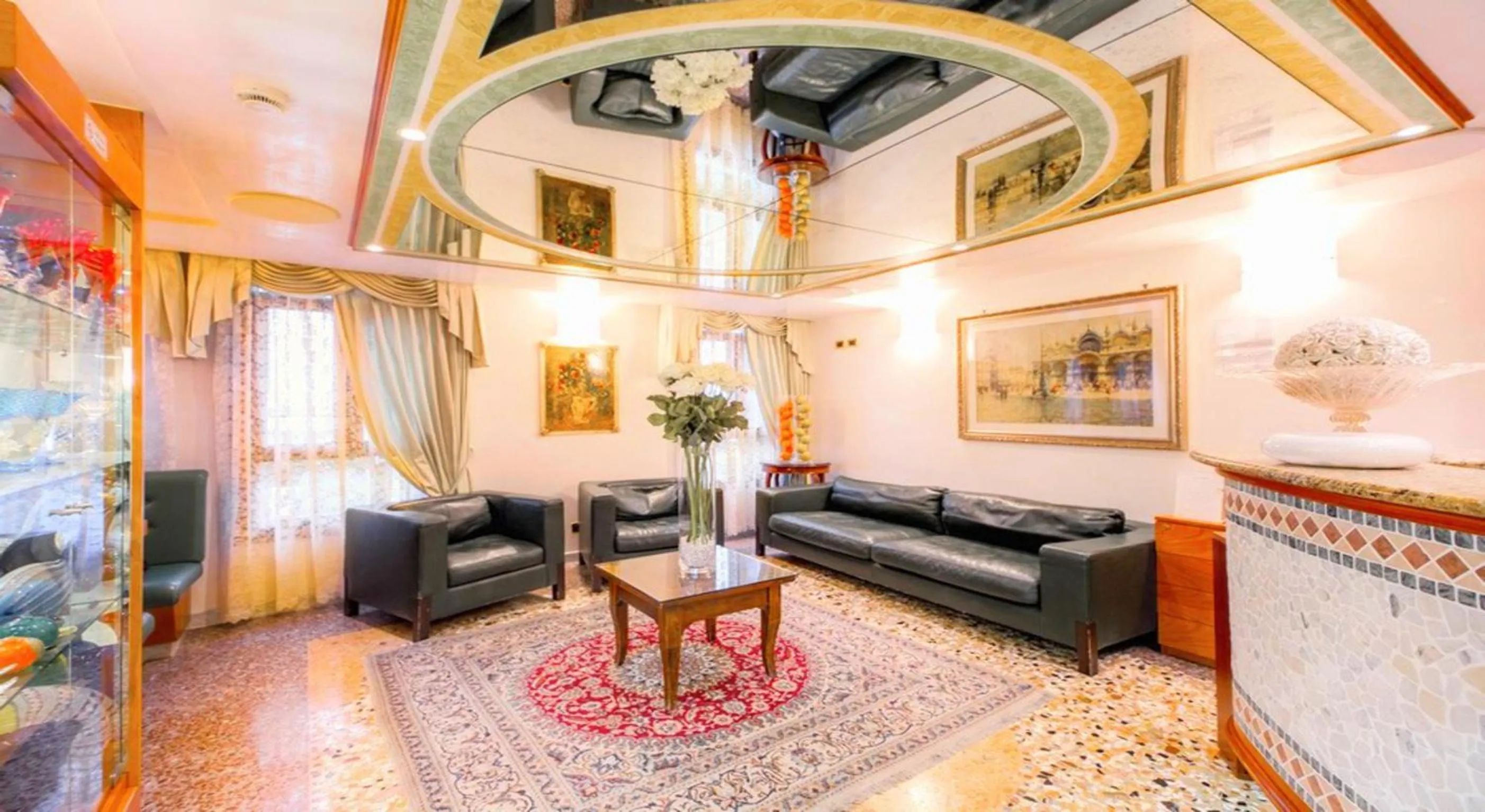 Lobby or reception in Antica Casa Carettoni