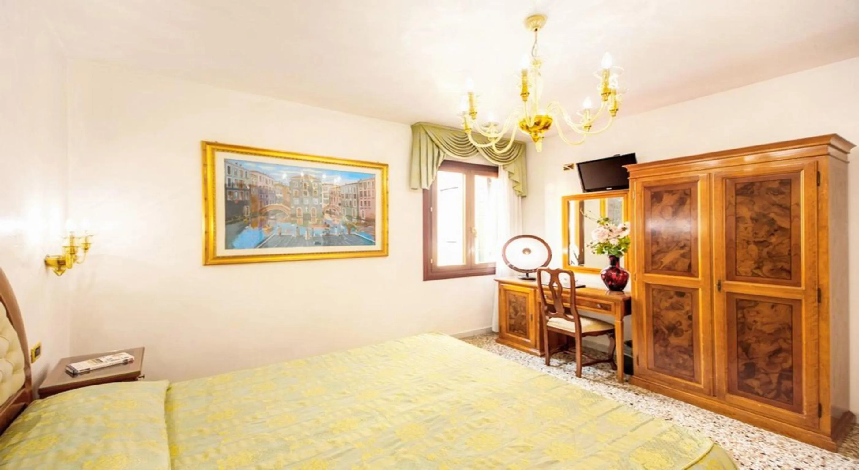 Photo of the whole room, Bed in Antica Casa Carettoni