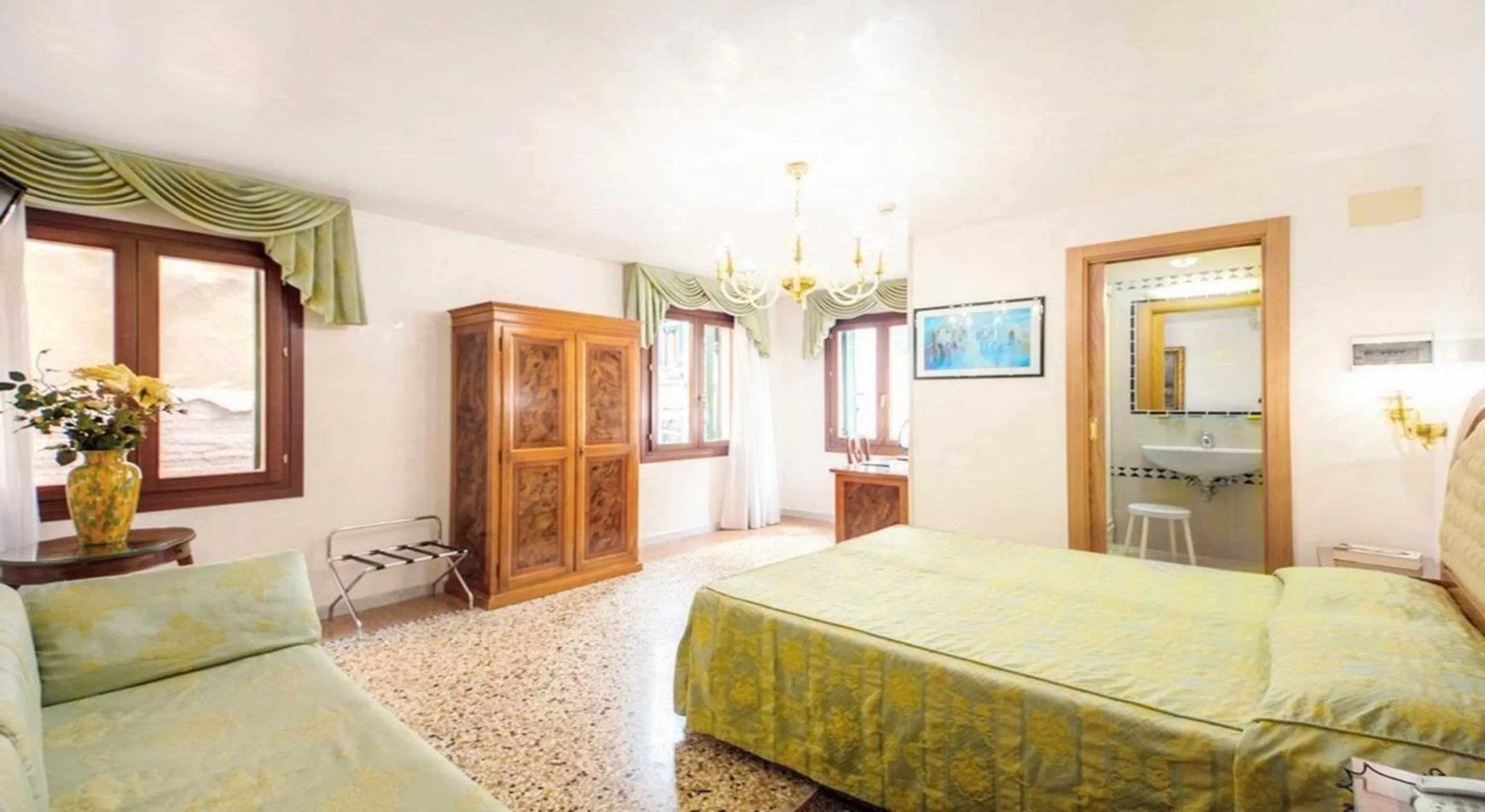 Photo of the whole room, Bed in Antica Casa Carettoni