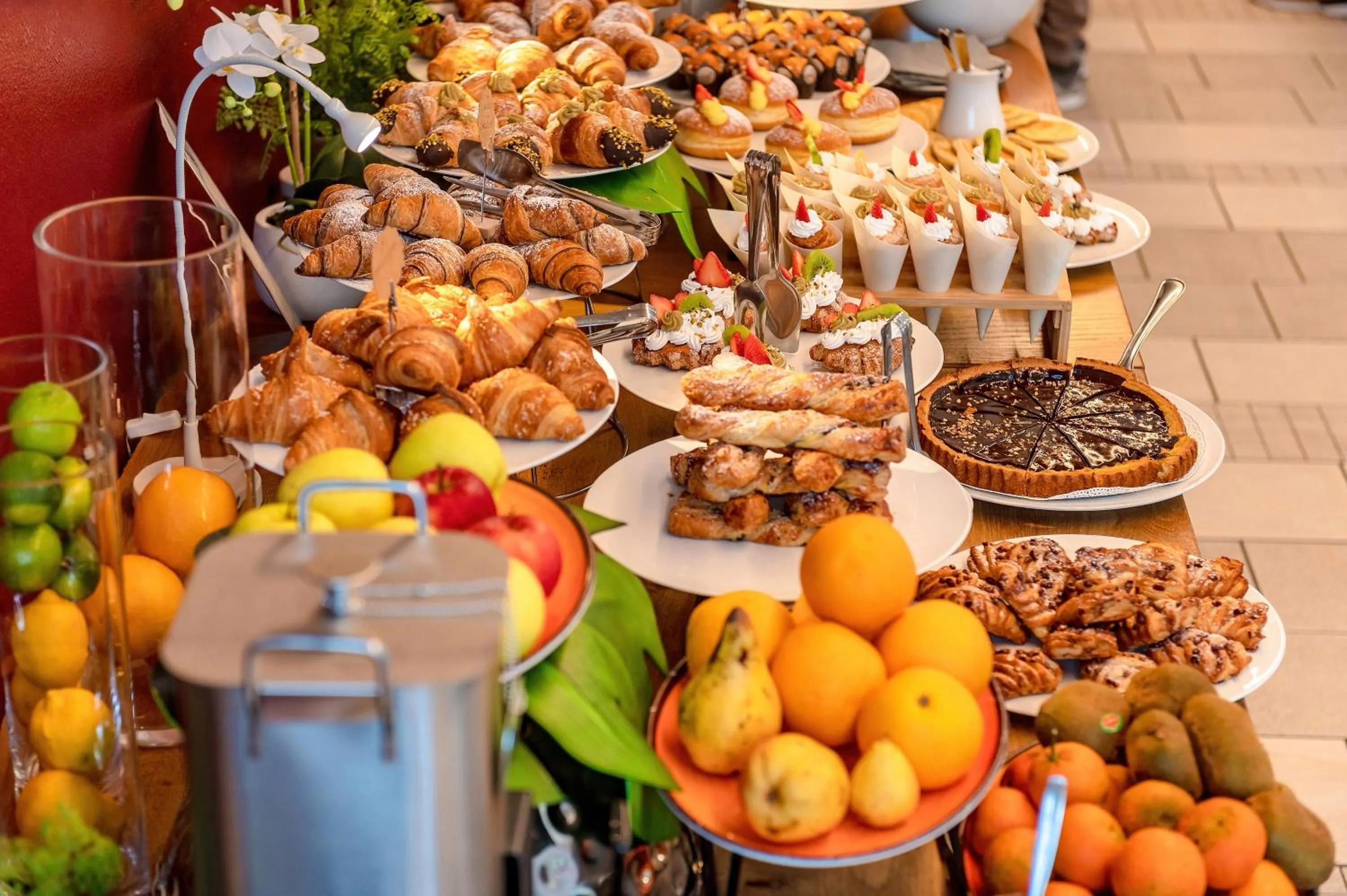 Food in Domino Suite Hotel & Residence