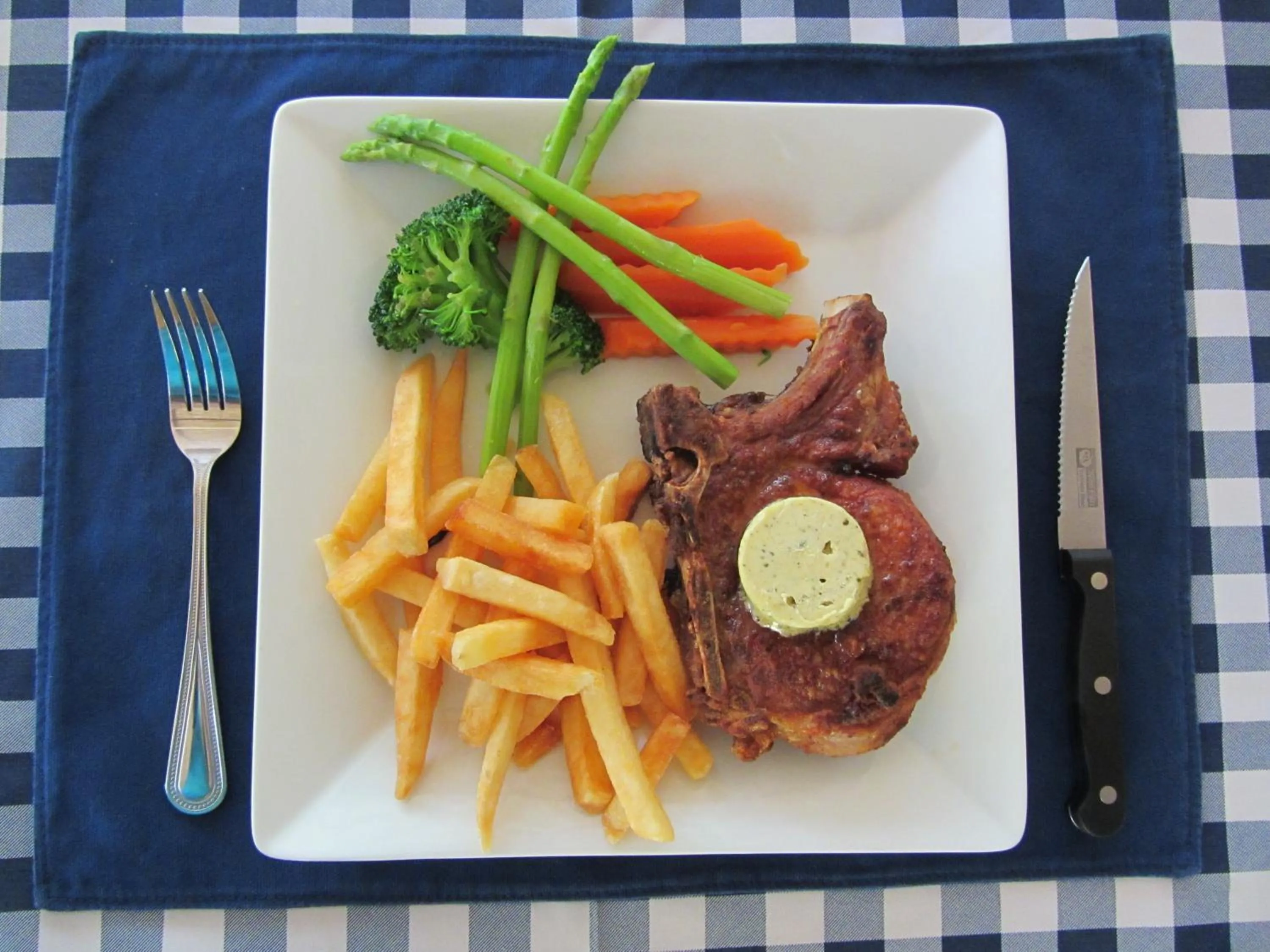 Dinner in Flower Paradise Bungalows & Swiss Restaurant Roestiland