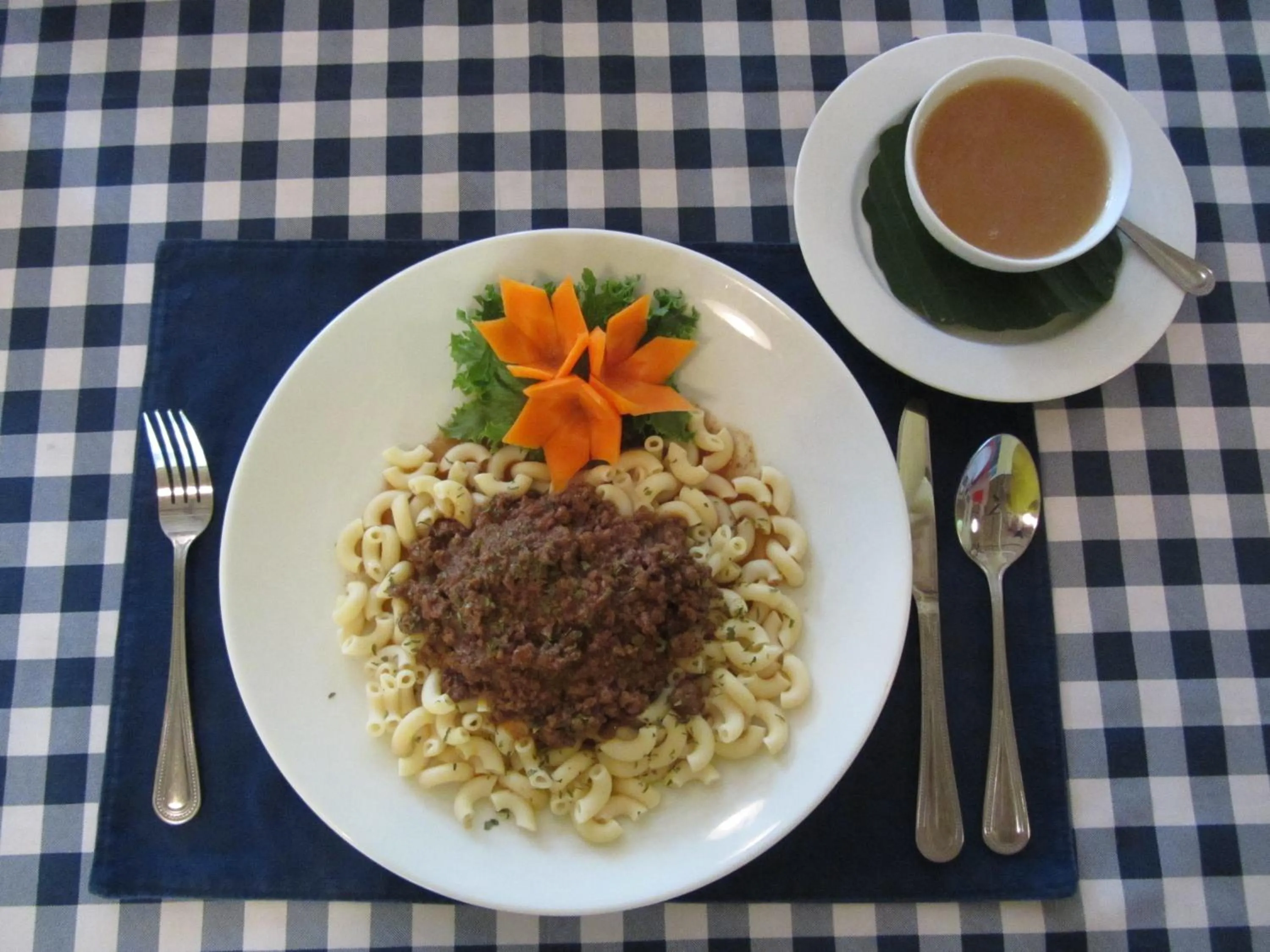 Lunch in Flower Paradise Bungalows & Swiss Restaurant Roestiland