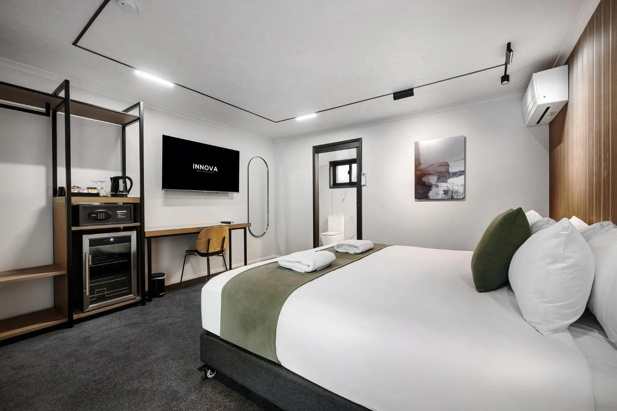 Bedroom, Bed in Innova Motel Warrnambool