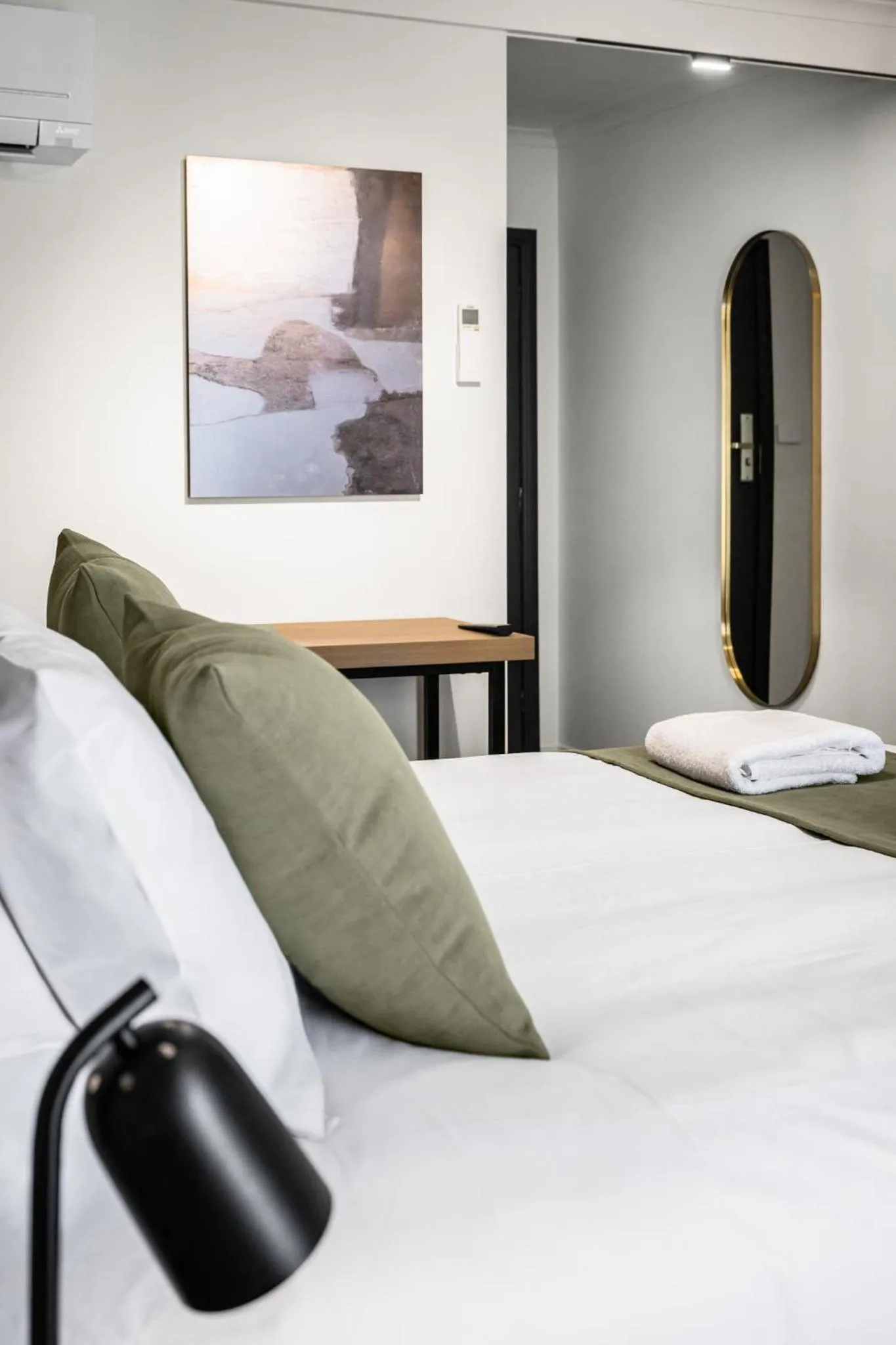 Photo of the whole room, Bed in Innova Motel Warrnambool