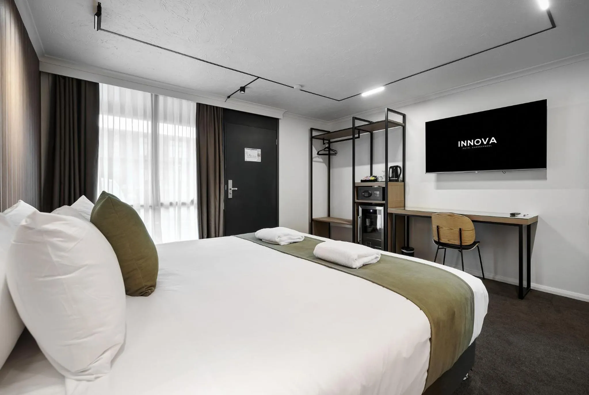 Bedroom, Bed in Innova Motel Warrnambool