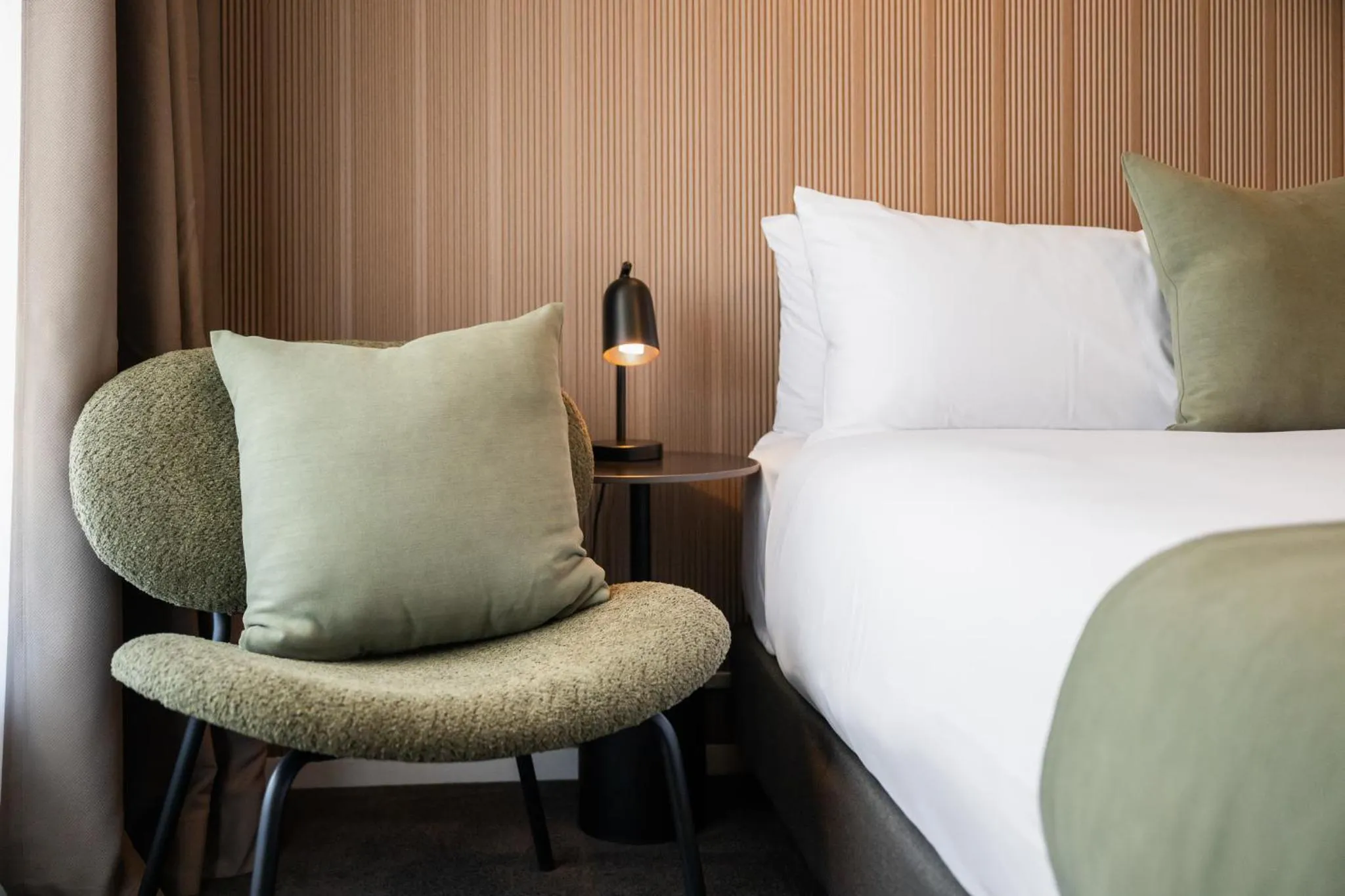 Seating area, Bed in Innova Motel Warrnambool