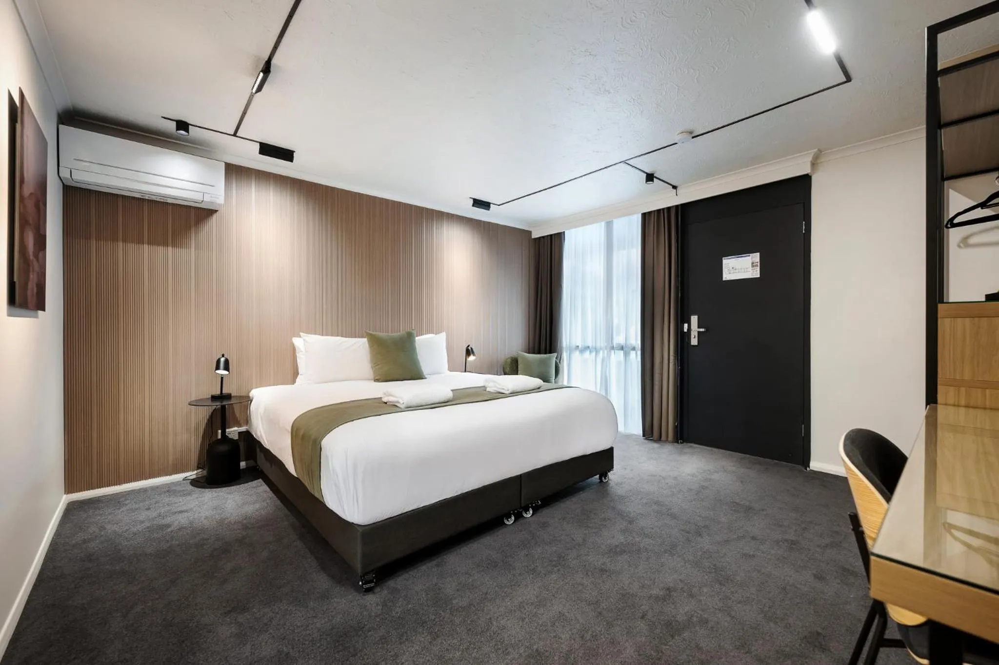 Bedroom, Bed in Innova Motel Warrnambool