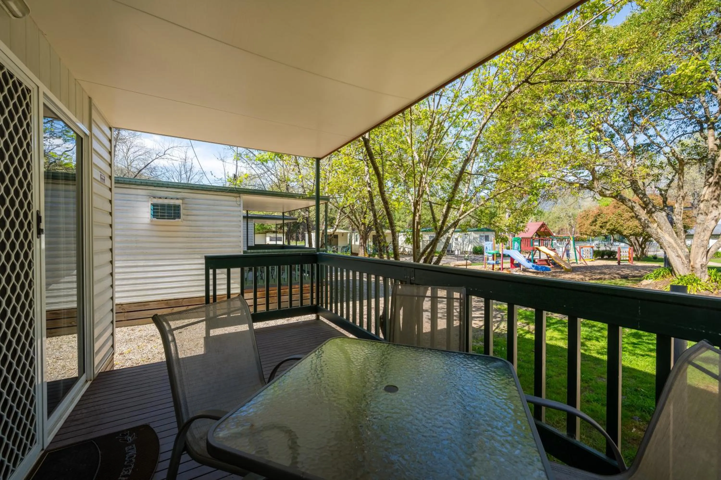 Balcony/Terrace in Bright Accommodation Park