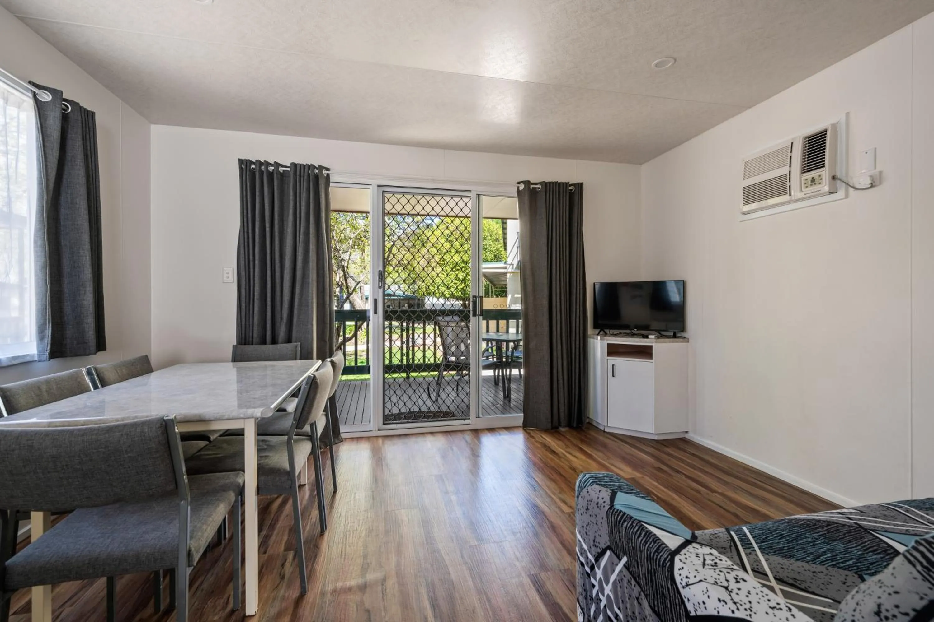 Dining area in Bright Accommodation Park