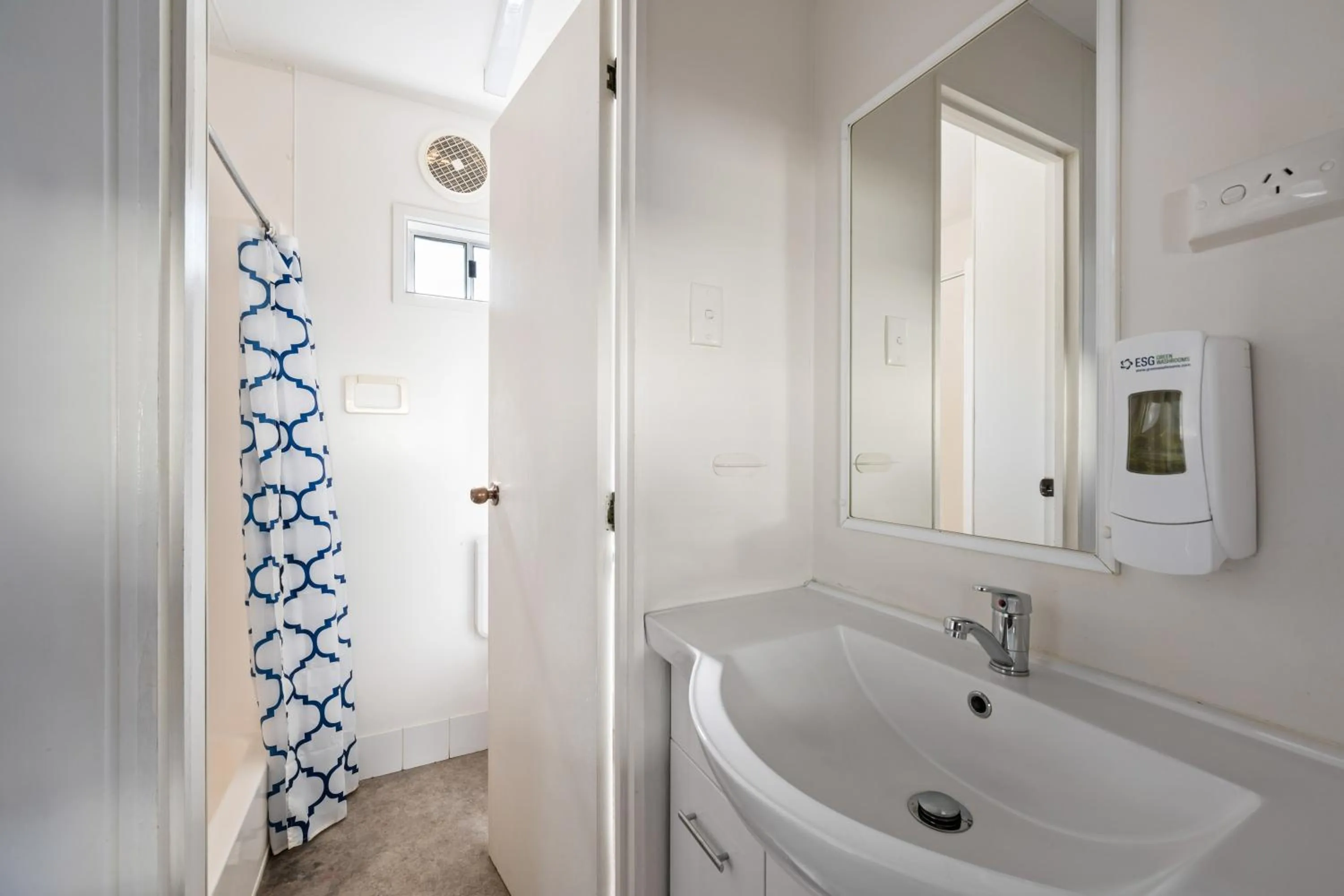 Bathroom in Bright Accommodation Park