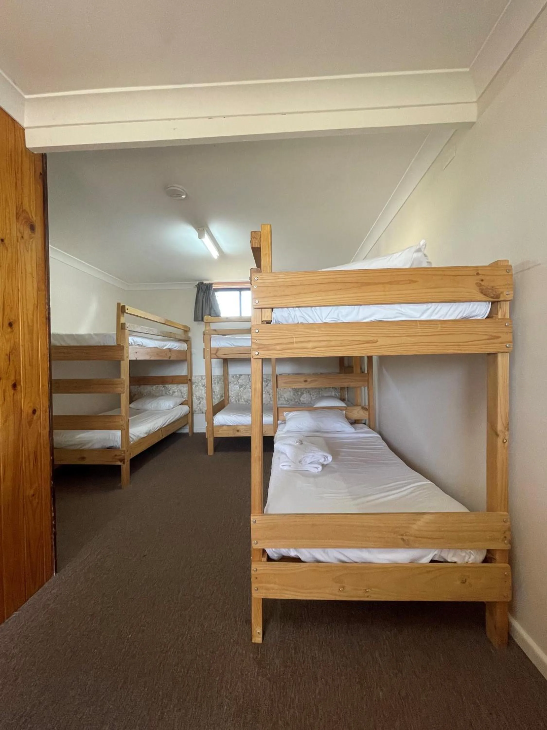 Bed in Southern Cross Motor Inn