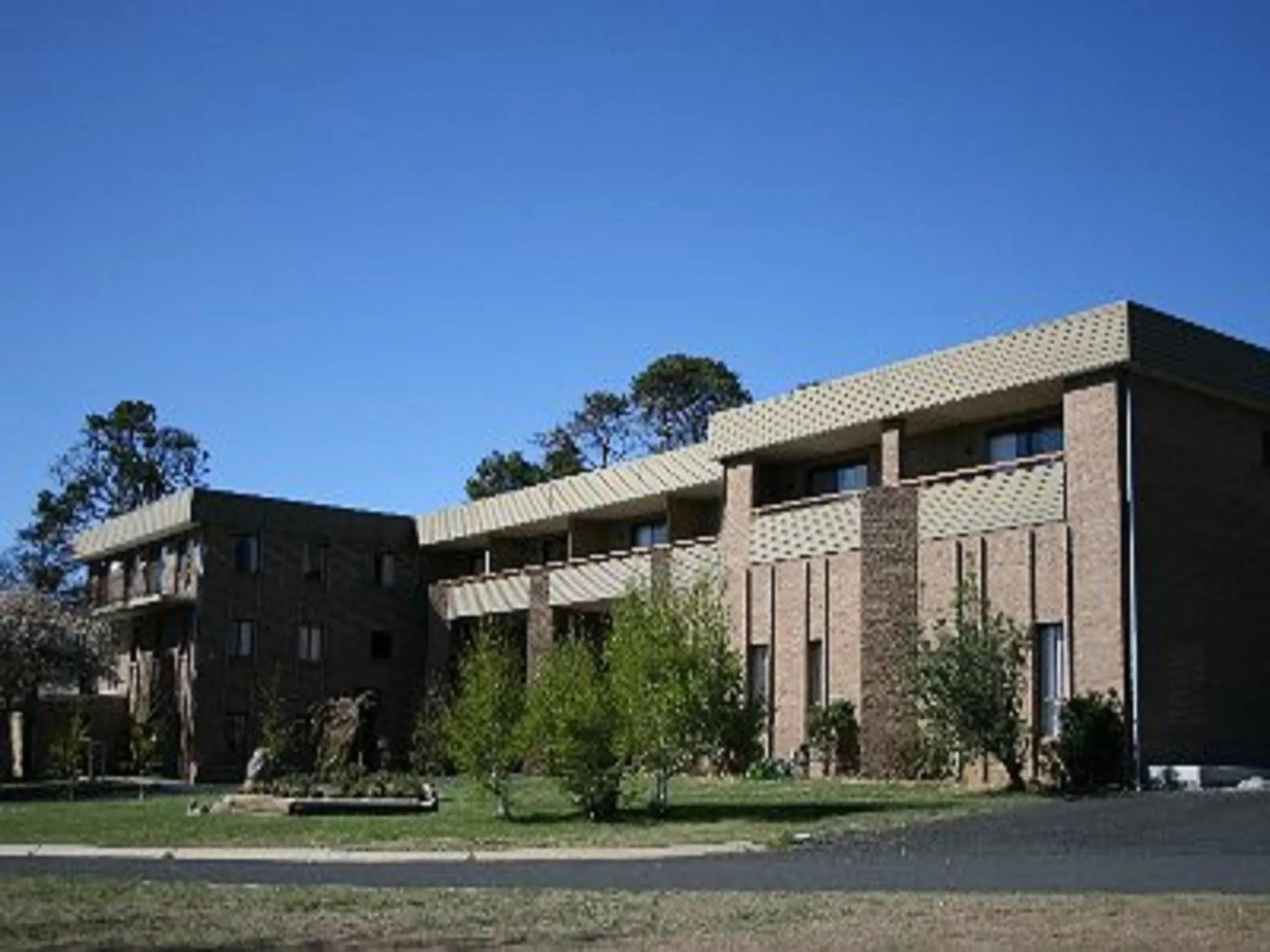 Facade/entrance in Southern Cross Motor Inn