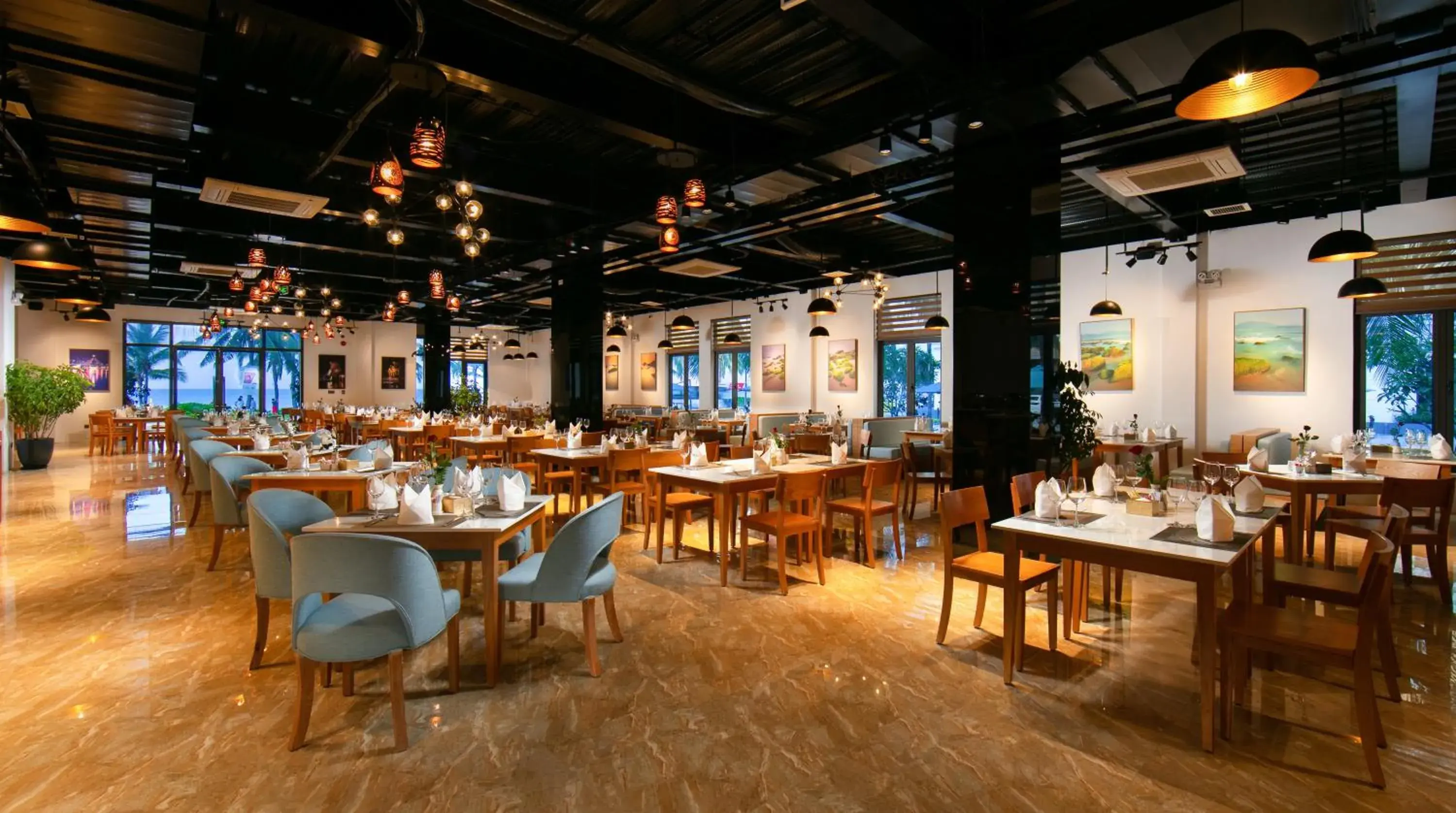 Restaurant/places to eat in Nesta Hotel Da Nang Restaurant/places to eat in Nesta Hotel Da Nang