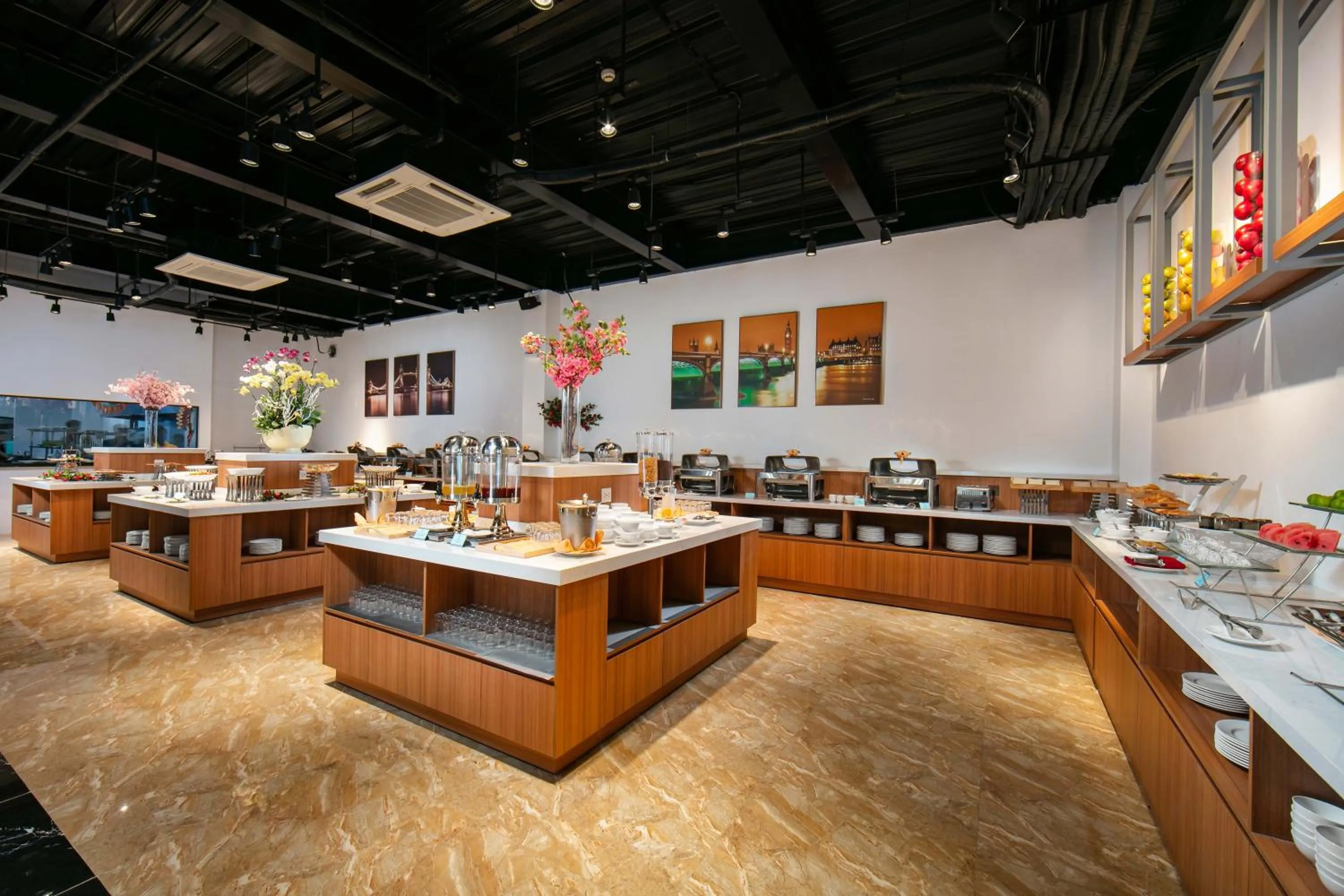 Restaurant/places to eat in Nesta Hotel Da Nang