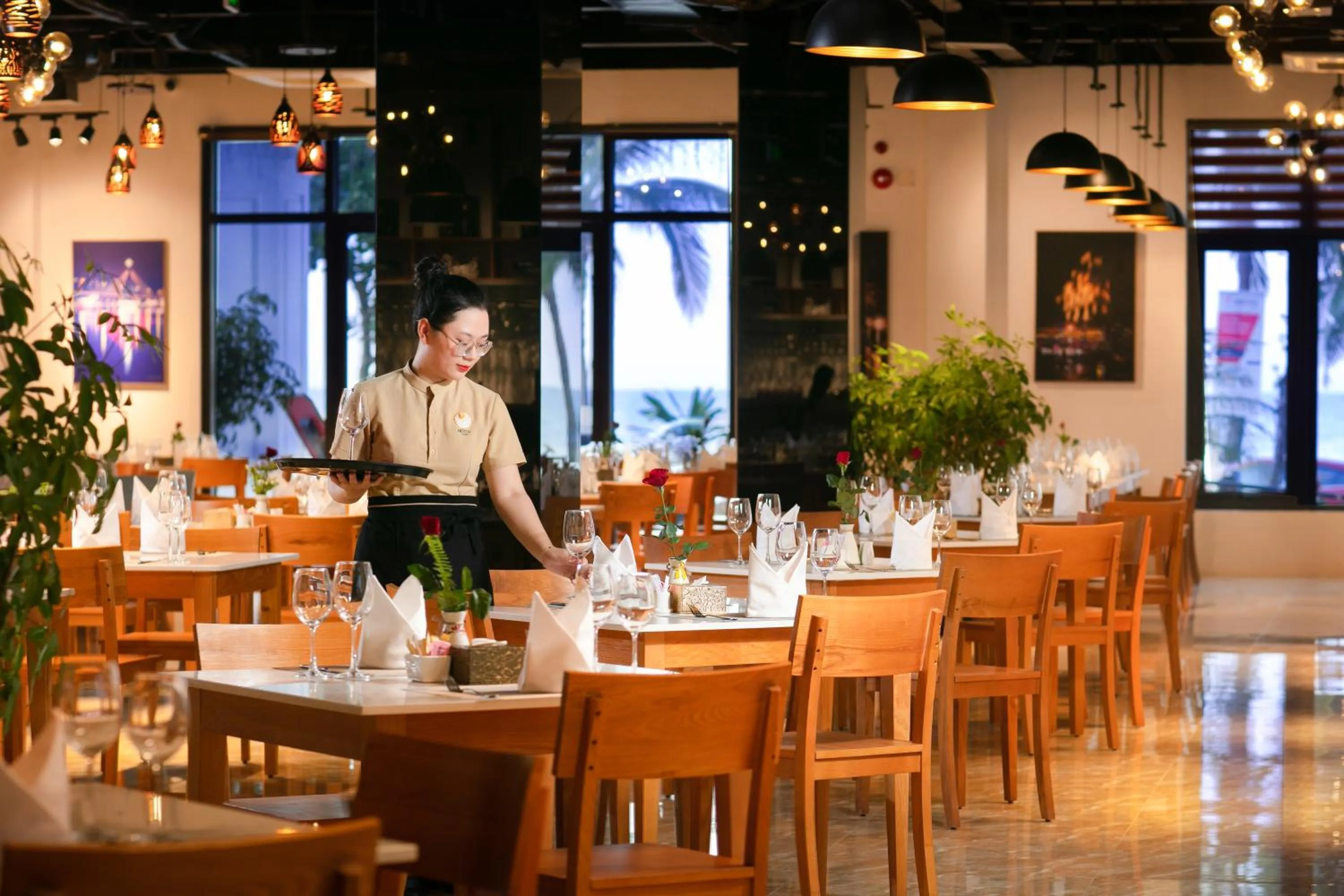 Restaurant/places to eat in Nesta Hotel Da Nang