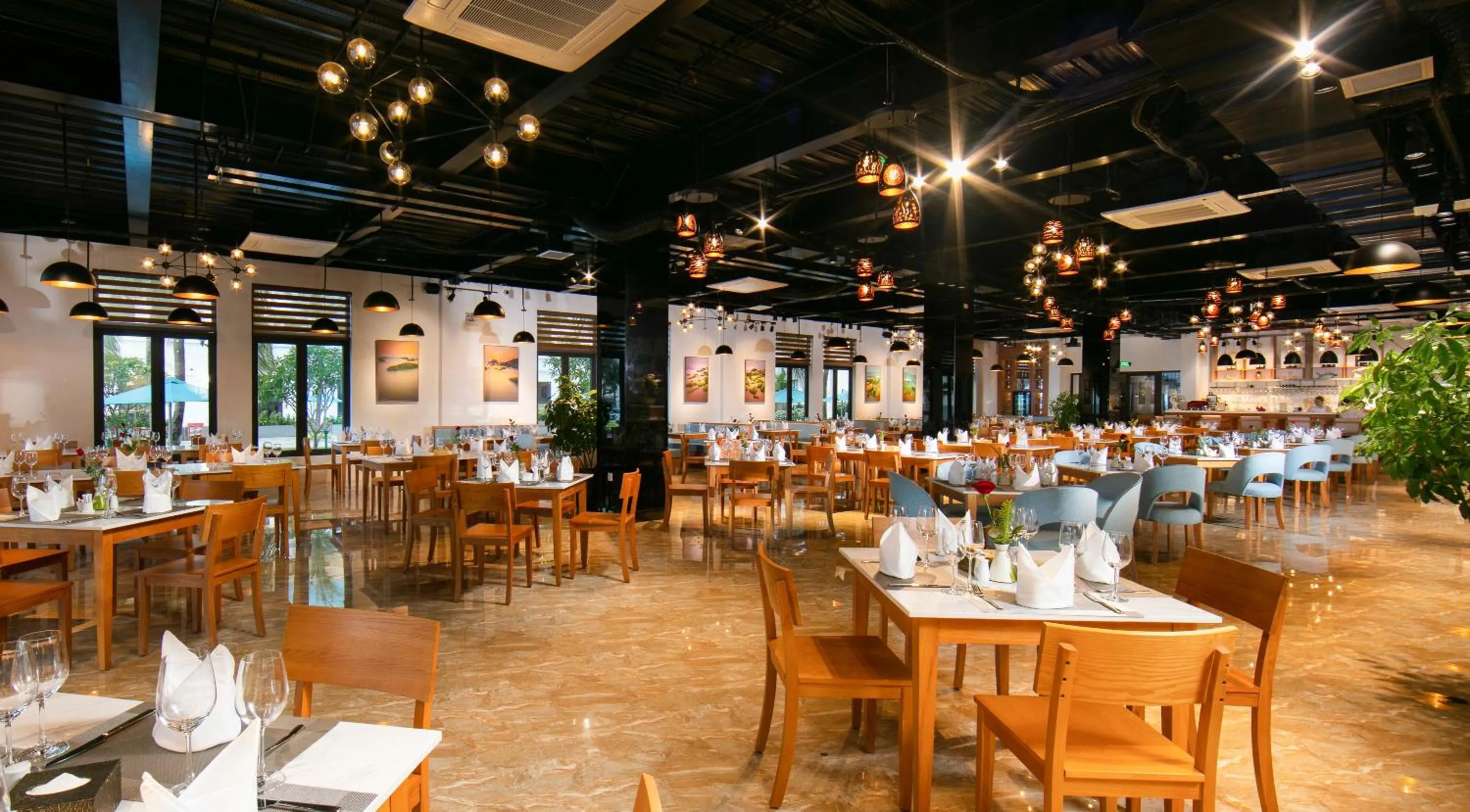 Restaurant/places to eat in Nesta Hotel Da Nang