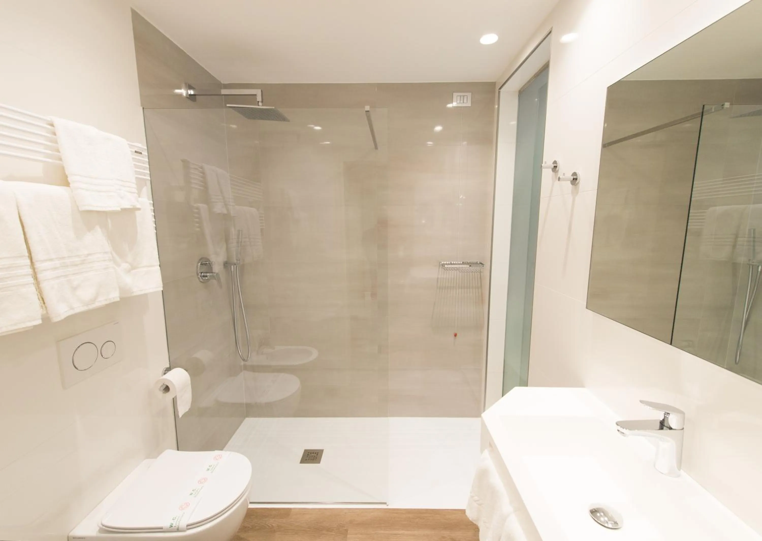 Toilet in Grand Hotel Liberty