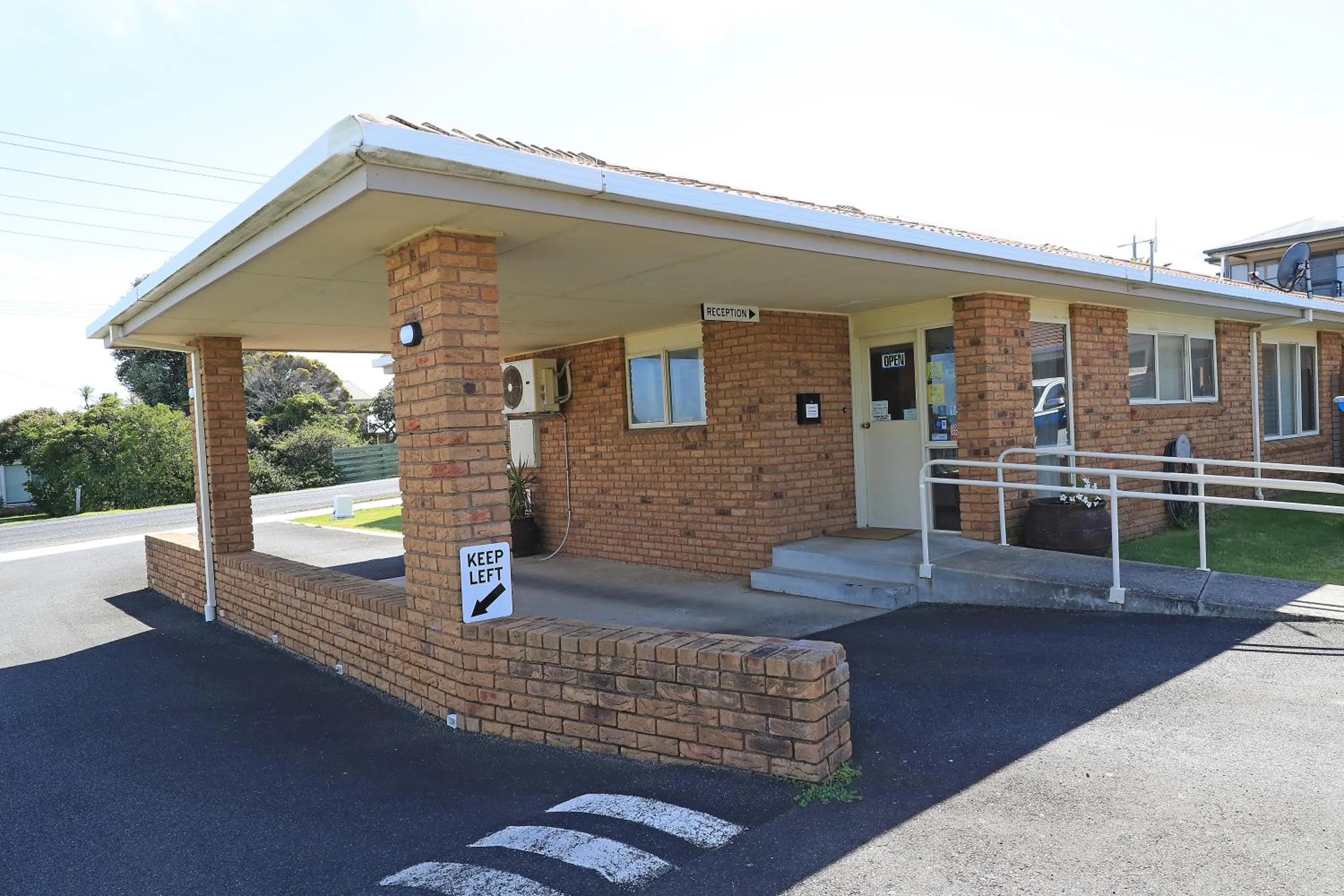 Facade/entrance in Quays Motel San Remo