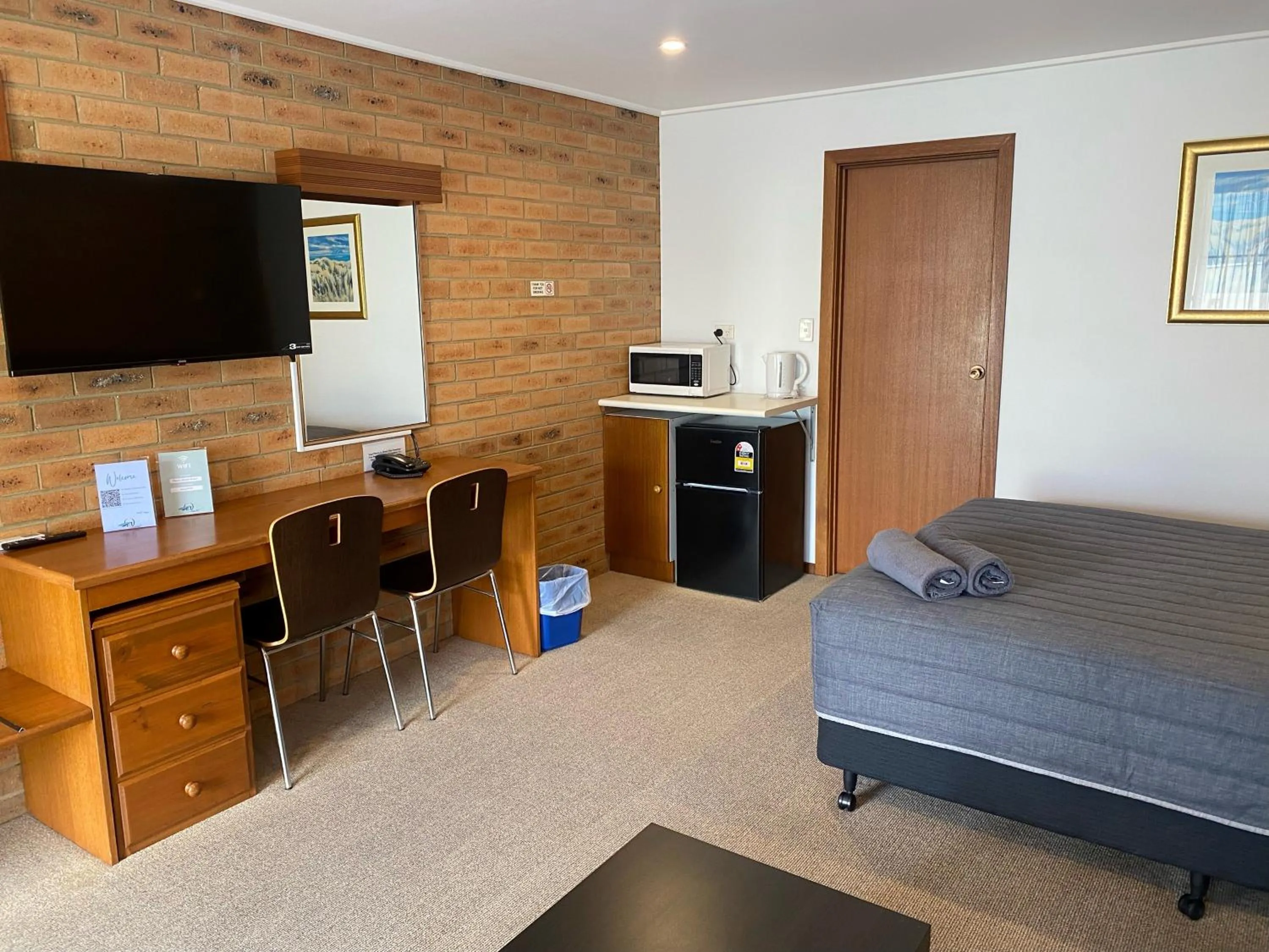 Bed in Quays Motel San Remo