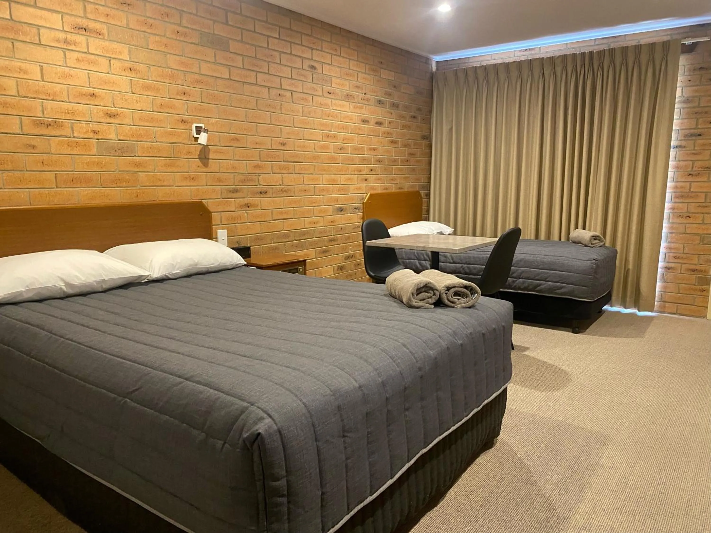 Bed in Quays Motel San Remo