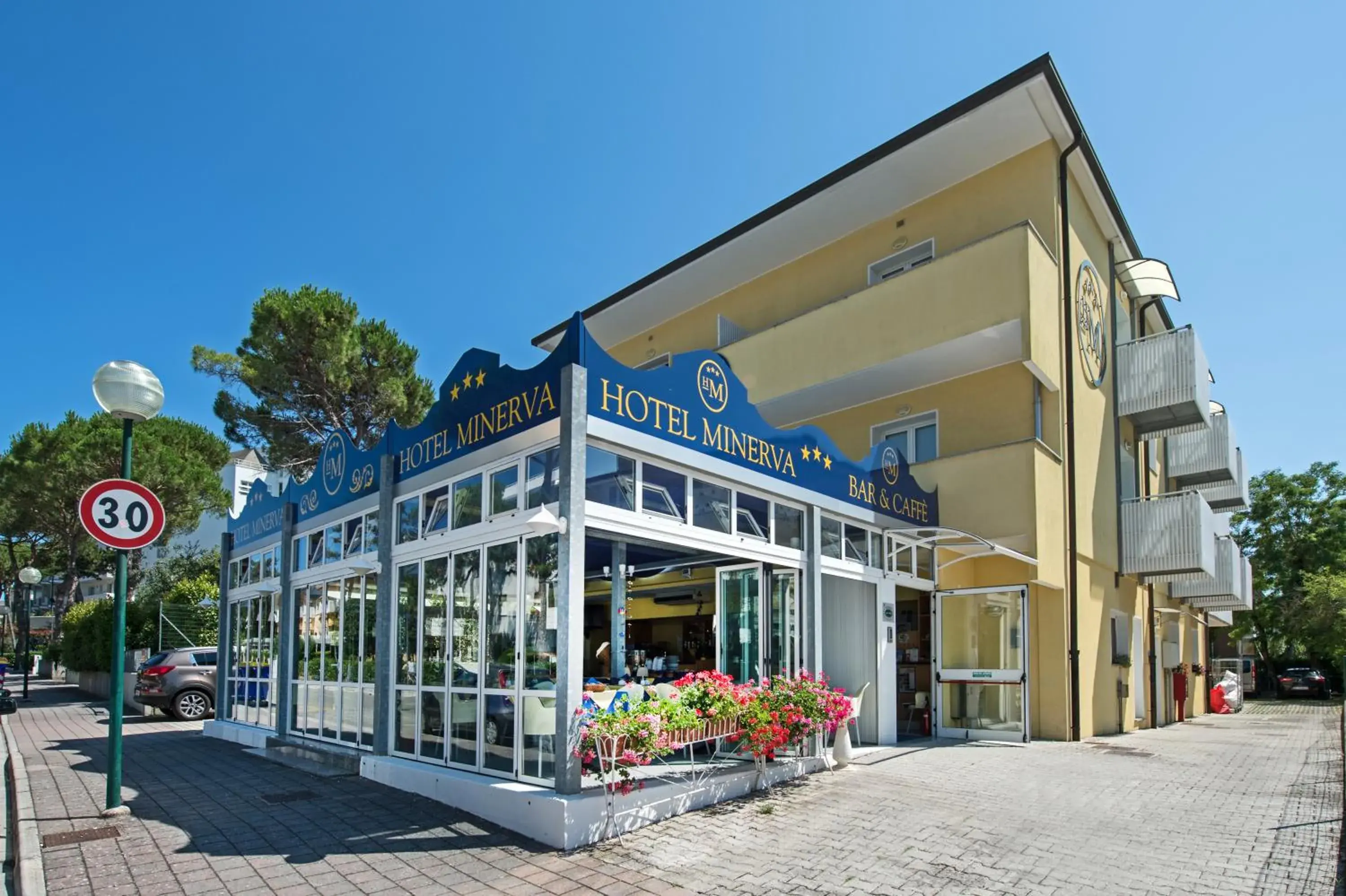 Property building in Hotel Minerva Property building in Hotel Minerva