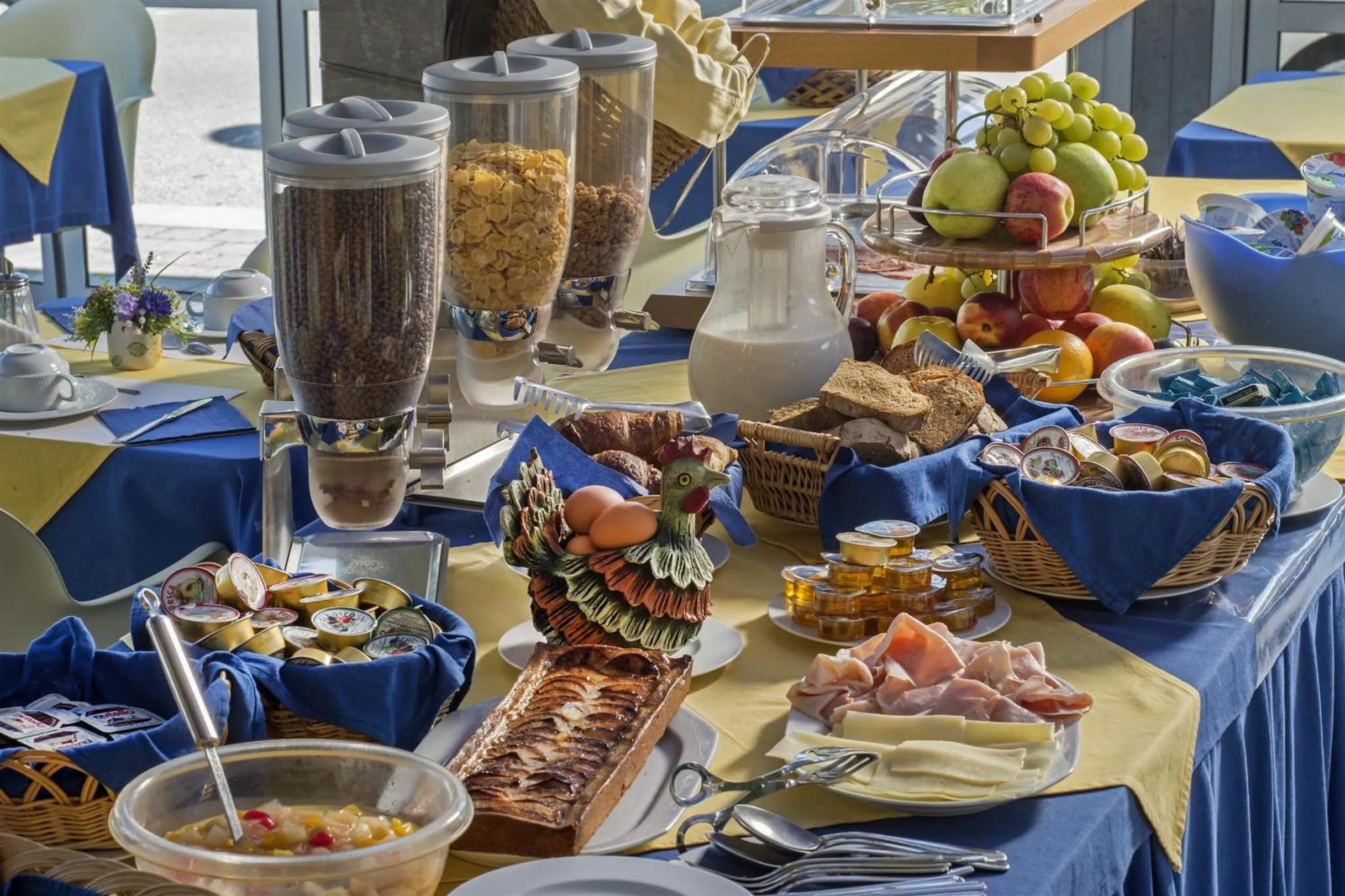 Buffet breakfast in Hotel Minerva