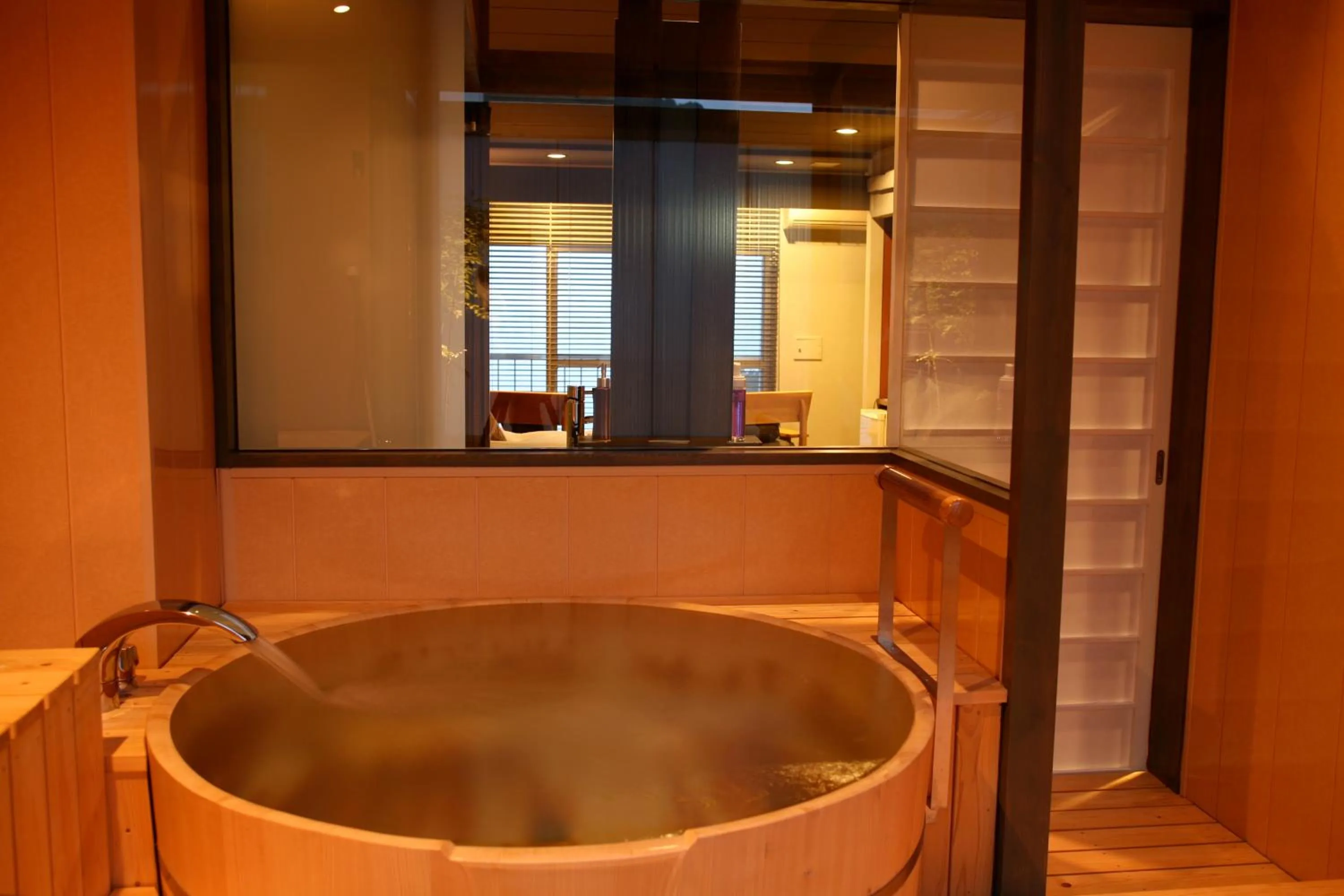 Tabinoyado Ushionoakari Geiboso