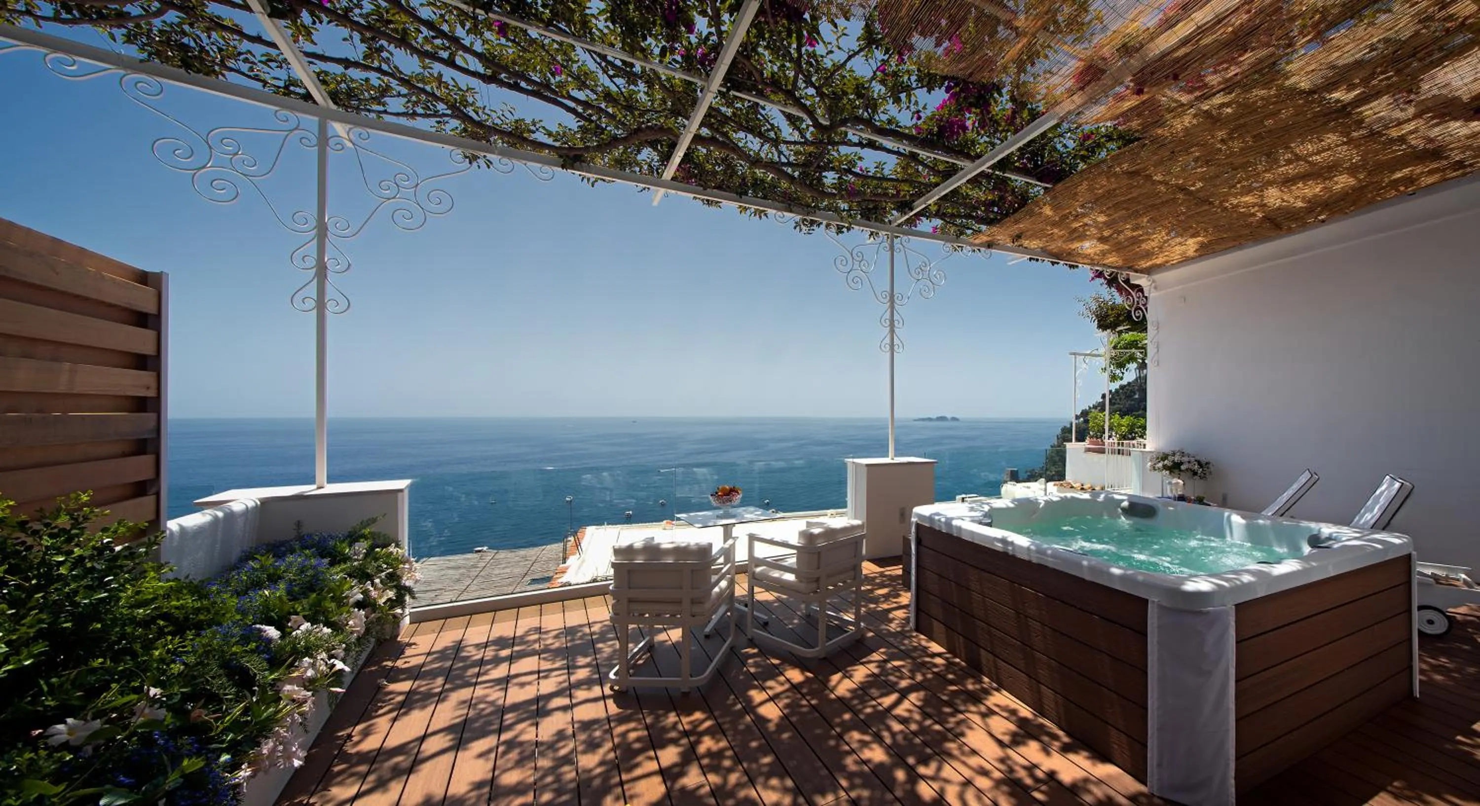 Patio in Hotel Montemare