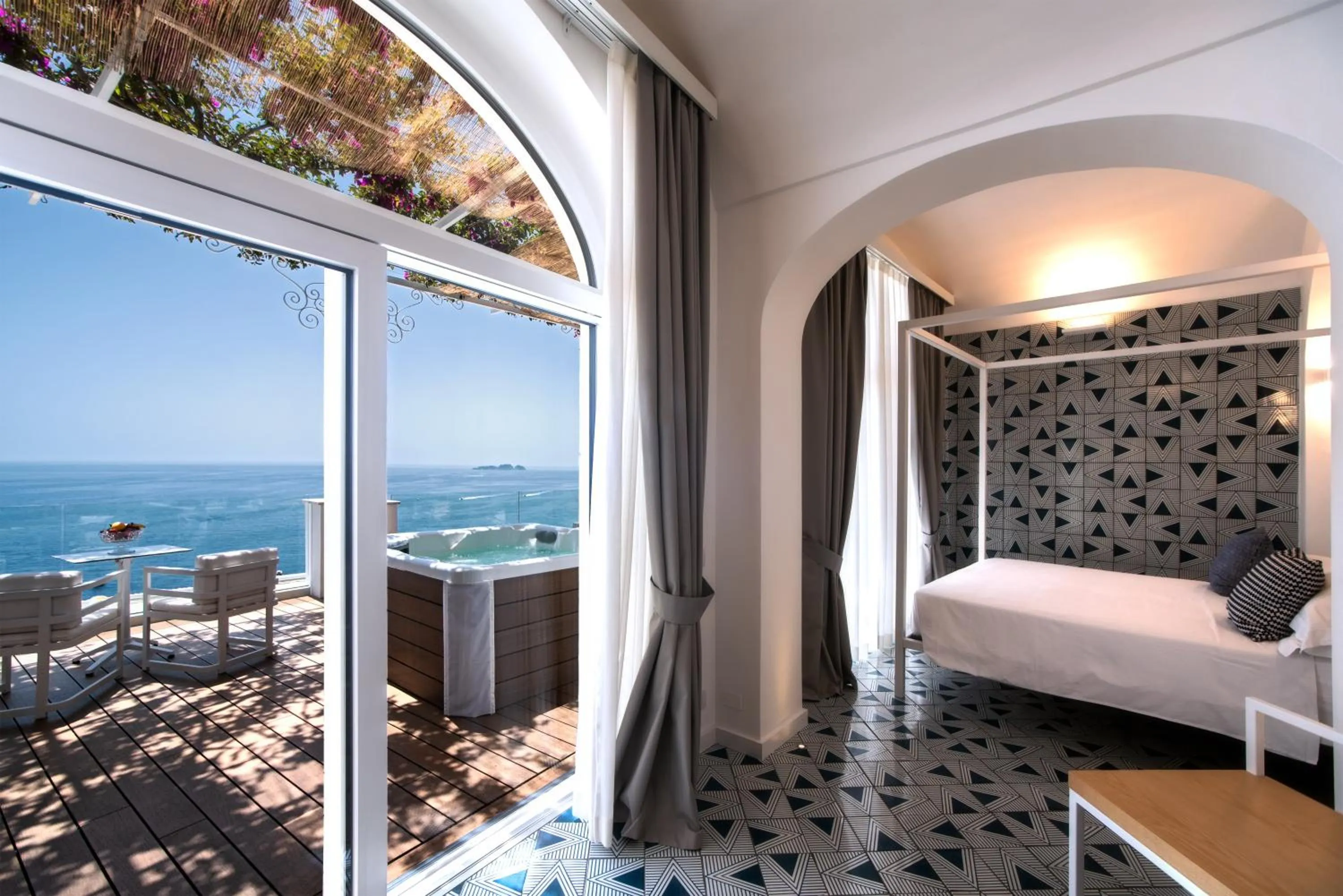 Sea view, Bed in Hotel Montemare