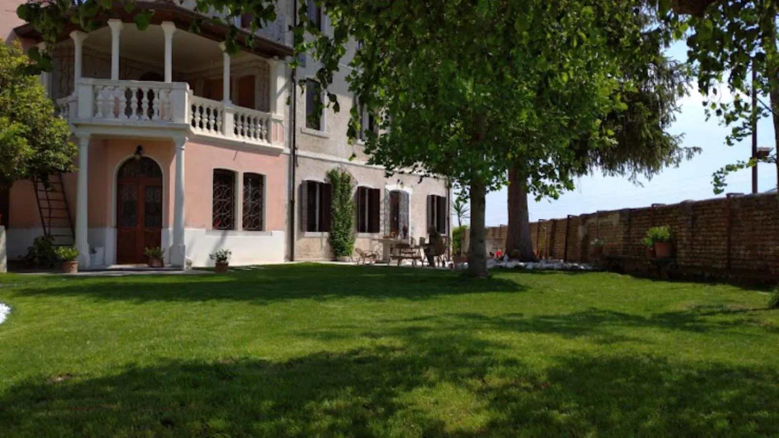 B&B Ernestine Family Home