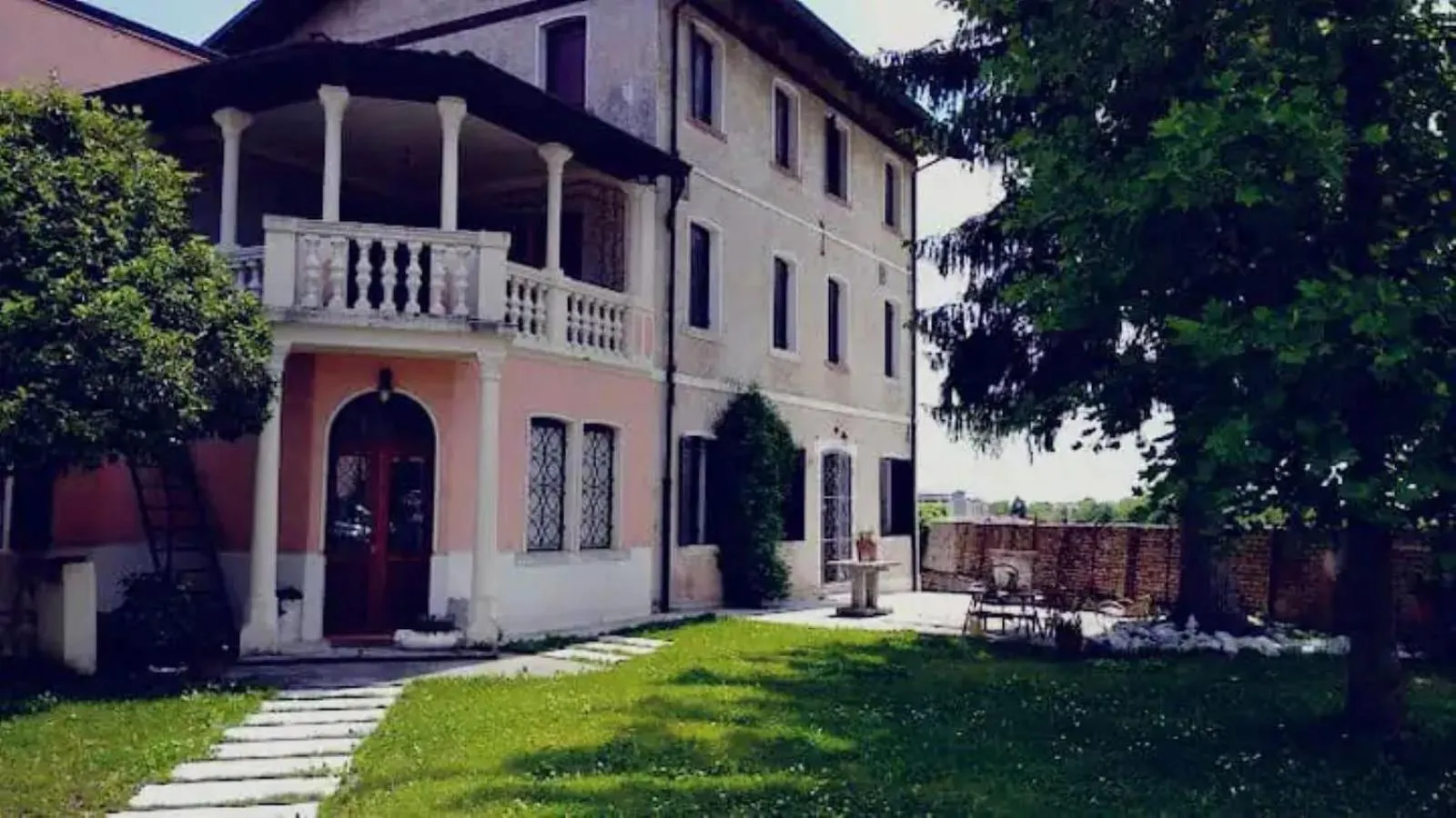 B&B Ernestine Family Home