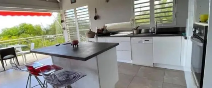 Kitchen or kitchenette in Villa Écrin de Nature