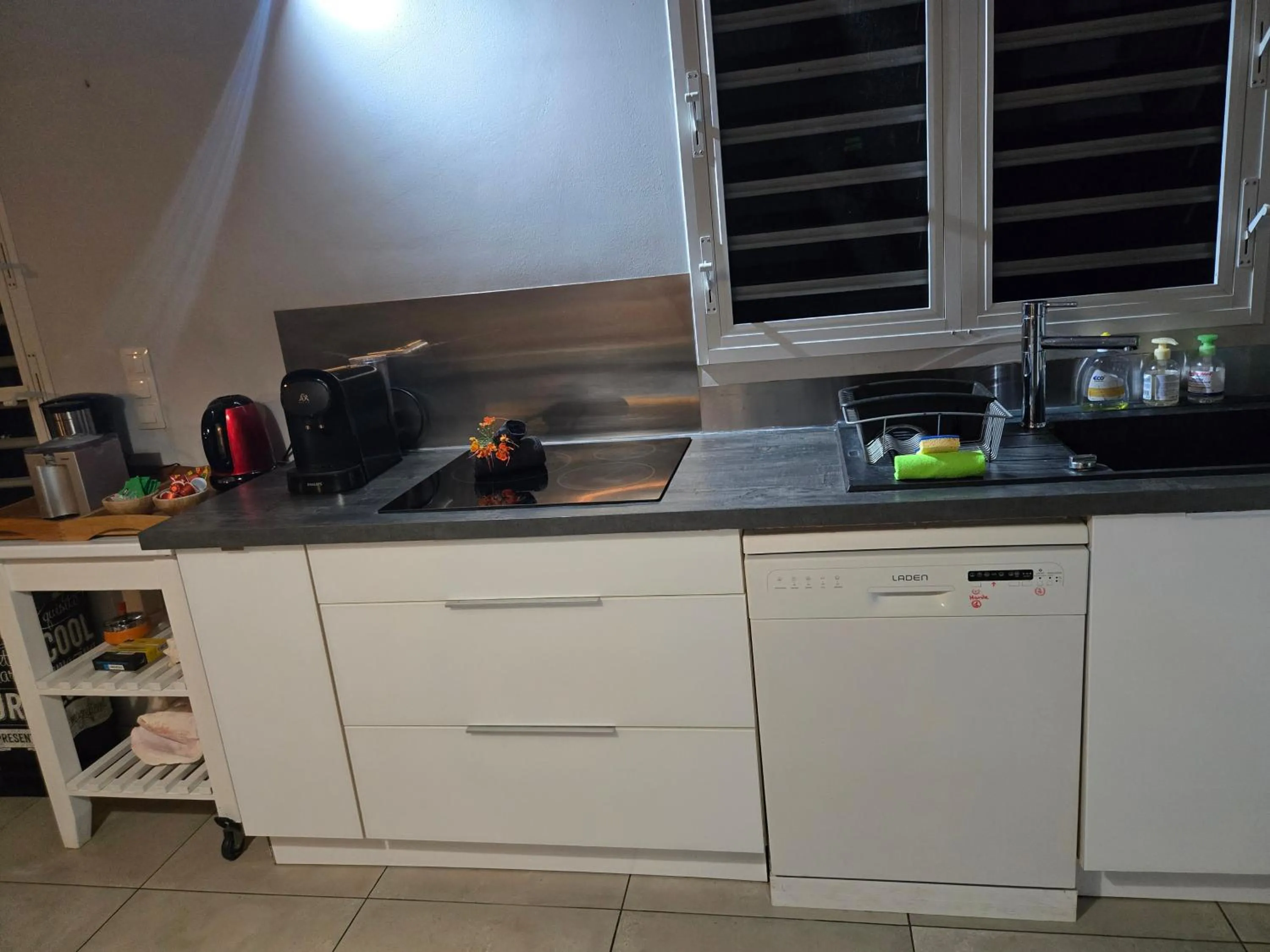 Kitchen or kitchenette in Villa Écrin de Nature