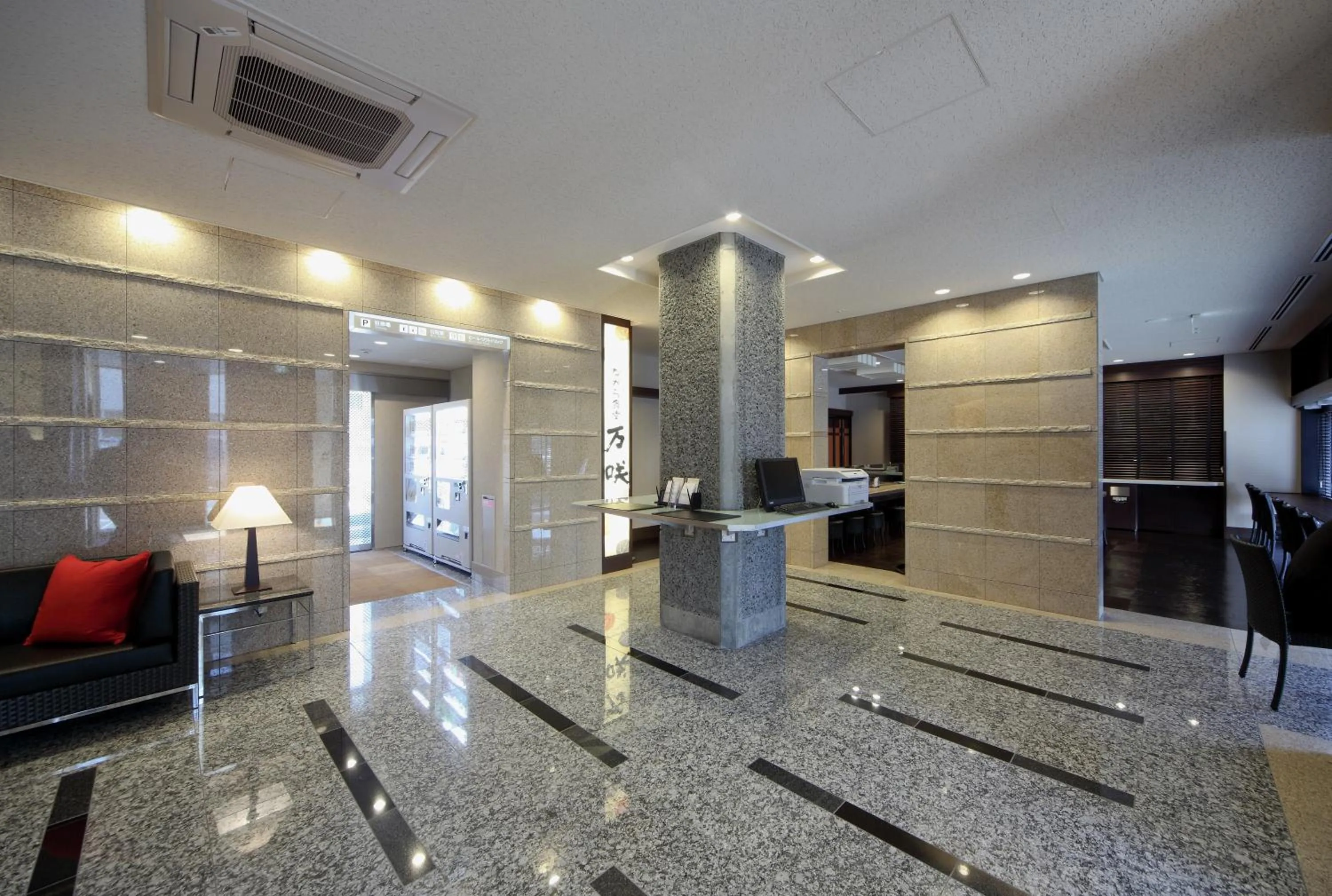 Lobby or reception in Tsuruga Manten Hotel Ekimae