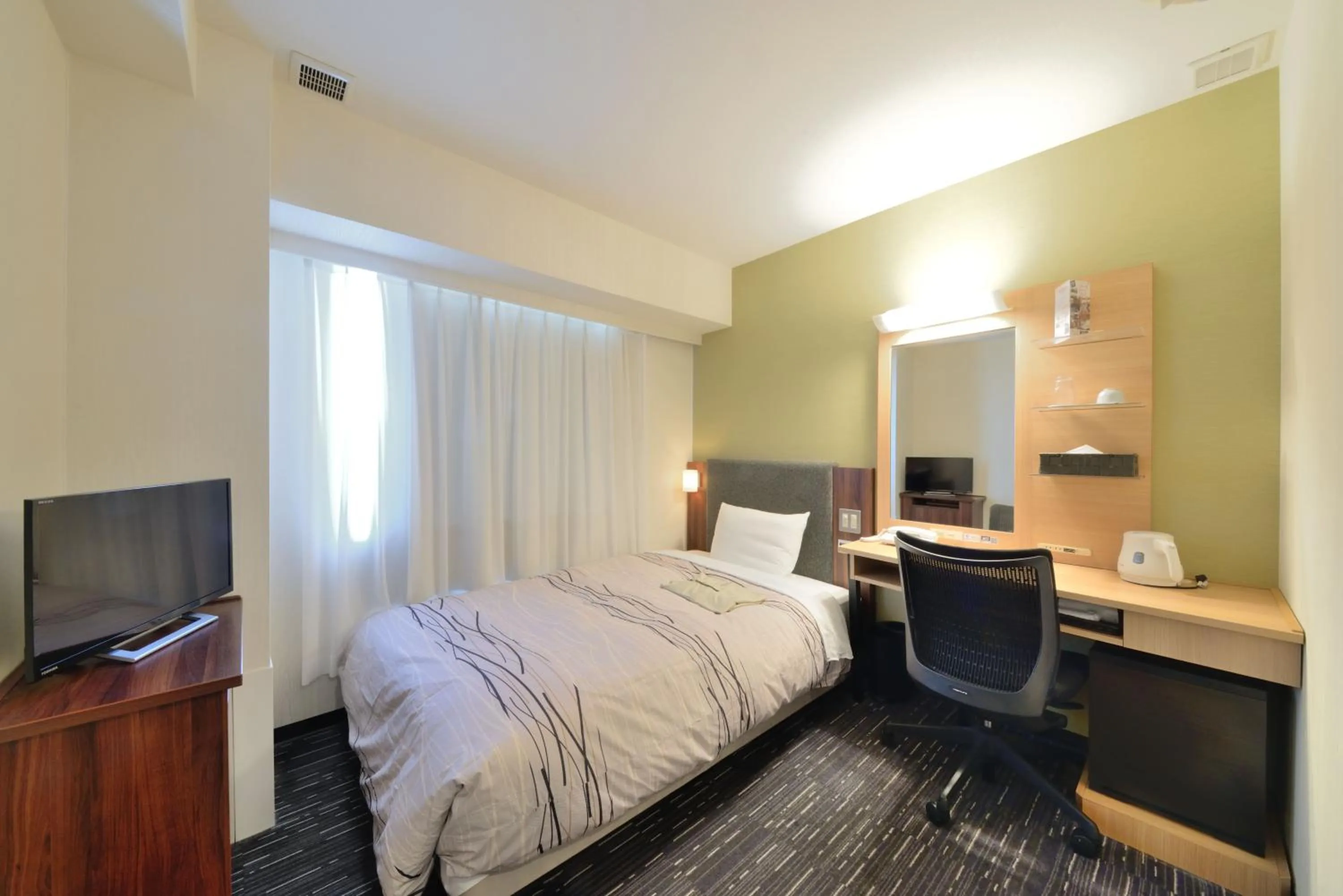 Photo of the whole room, Bed in Tsuruga Manten Hotel Ekimae