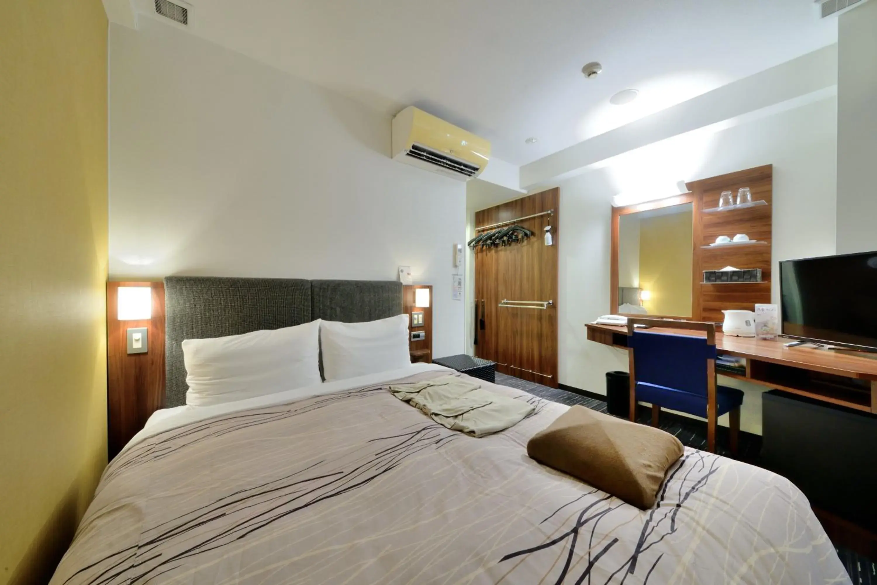 Double Room - single occupancy - Non-Smoking in Tsuruga Manten Hotel Ekimae Double Room - single occupancy - Non-Smoking in Tsuruga Manten Hotel Ekimae