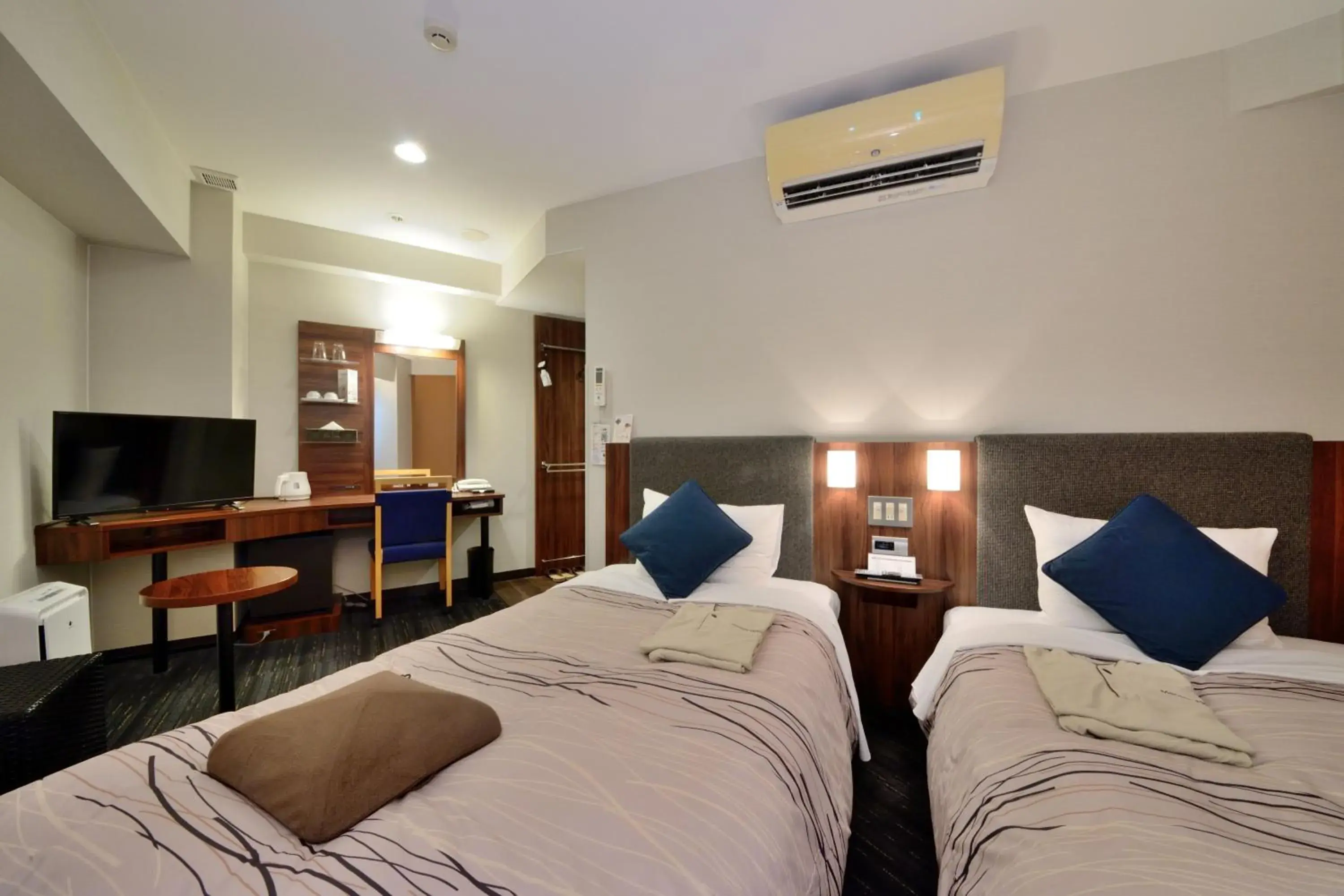 Twin Room - single occupancy - Non-Smoking in Tsuruga Manten Hotel Ekimae Twin Room - single occupancy - Non-Smoking in Tsuruga Manten Hotel Ekimae