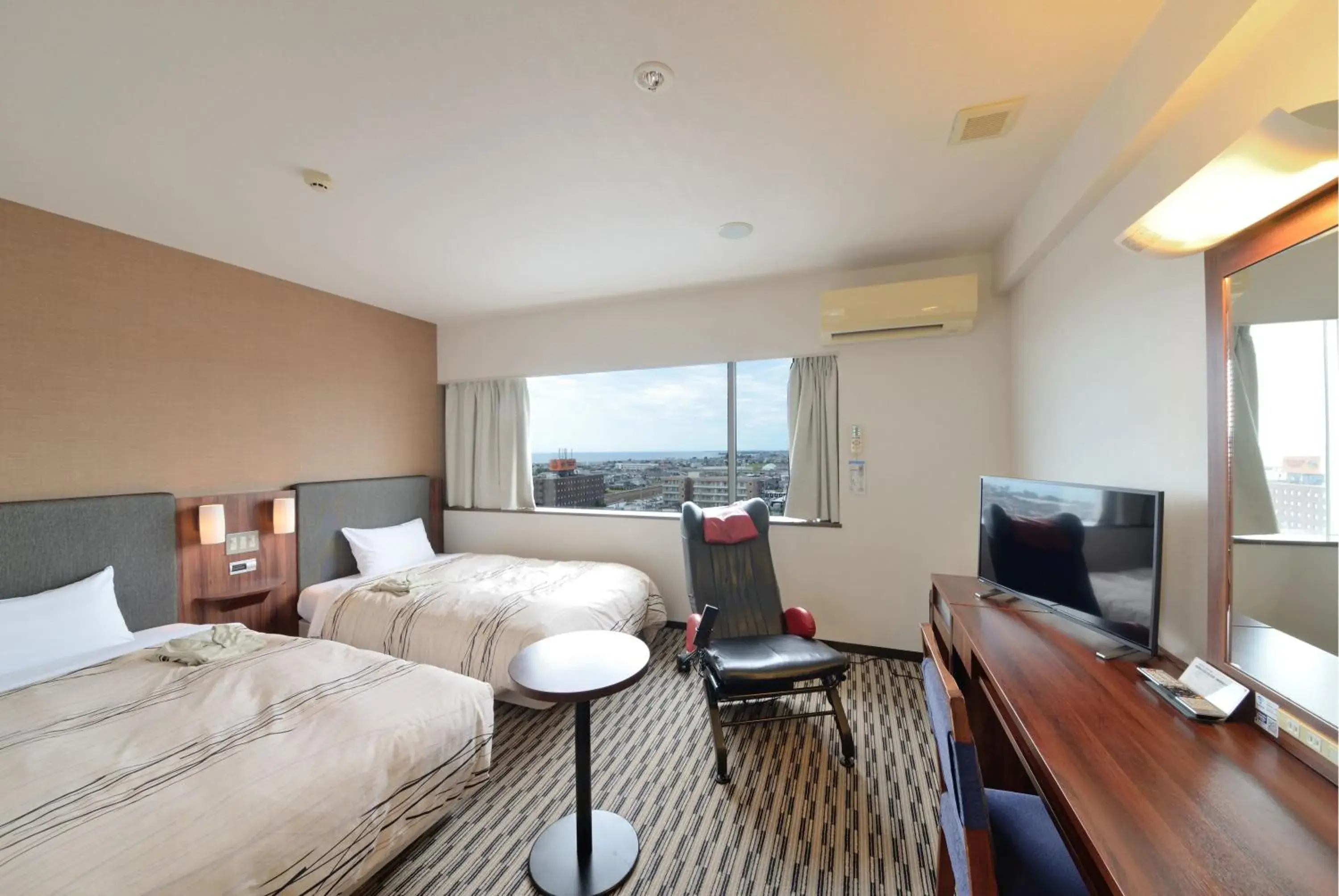 Photo of the whole room, Bed in Uozu Manten Hotel Ekimae Photo of the whole room, Bed in Uozu Manten Hotel Ekimae