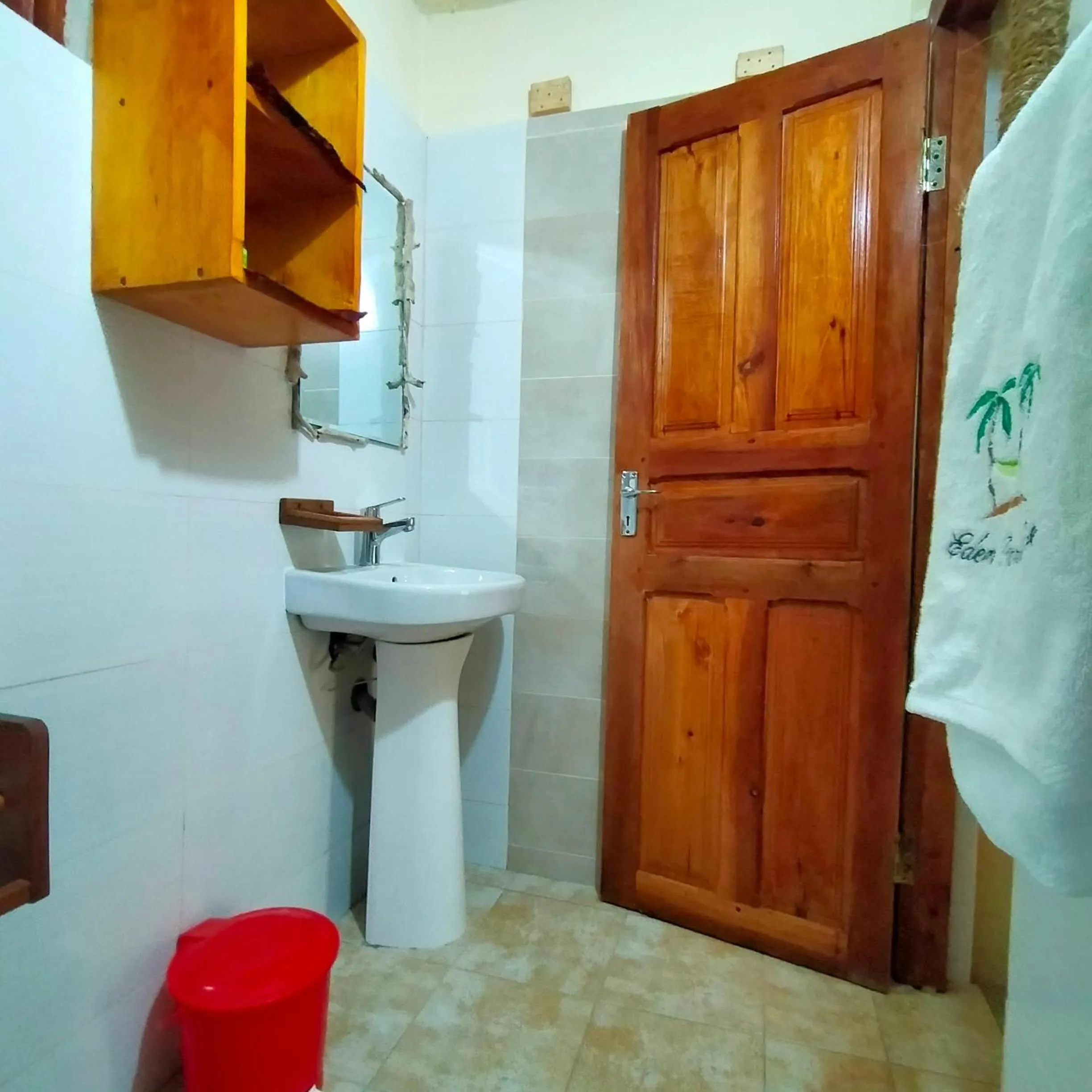 Shower in Eden Paradise