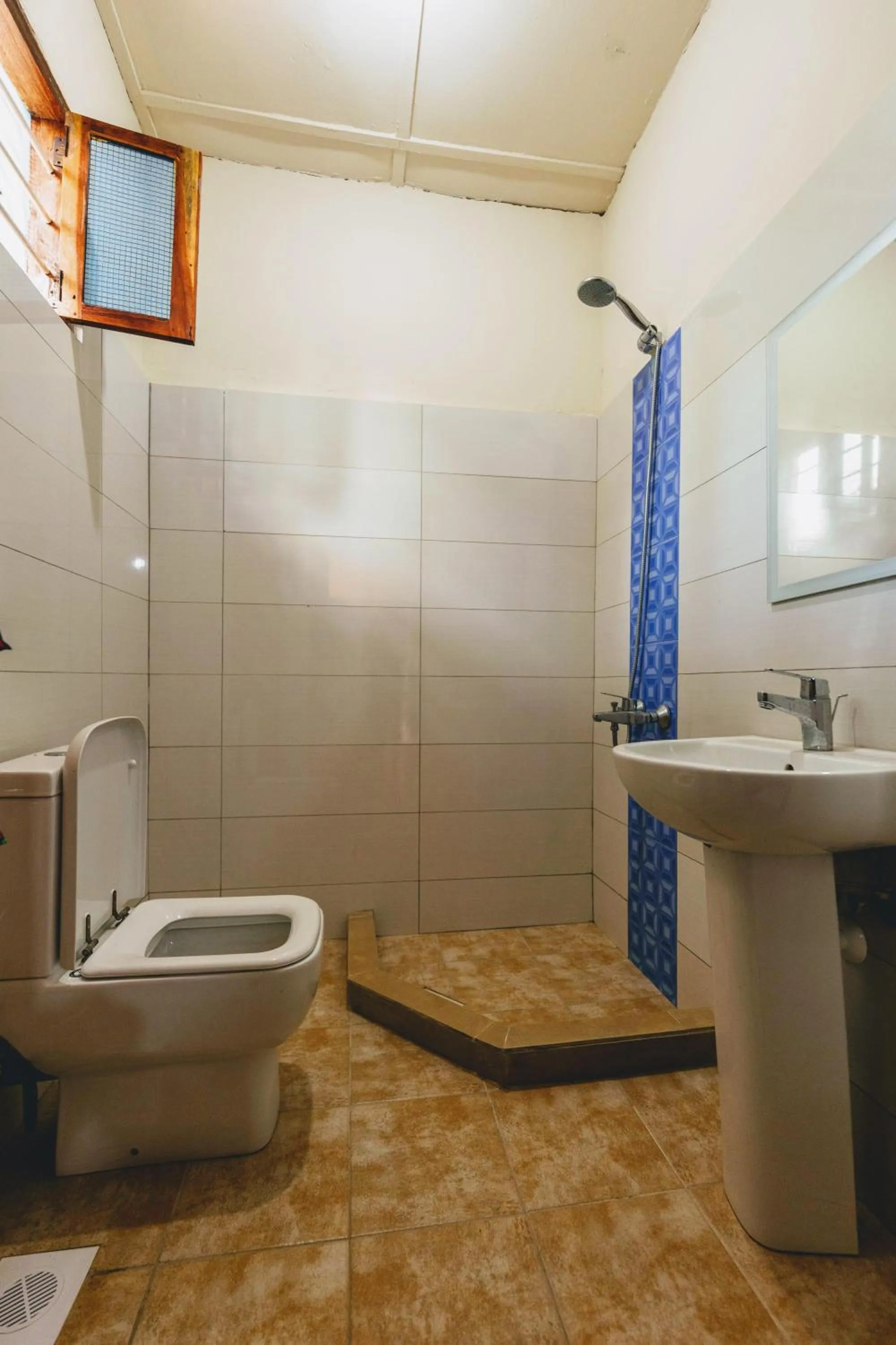 Shower in Eden Paradise