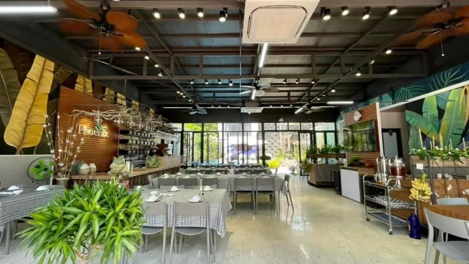 Restaurant/places to eat in PHOENIX MINH CHÂU HOTEL