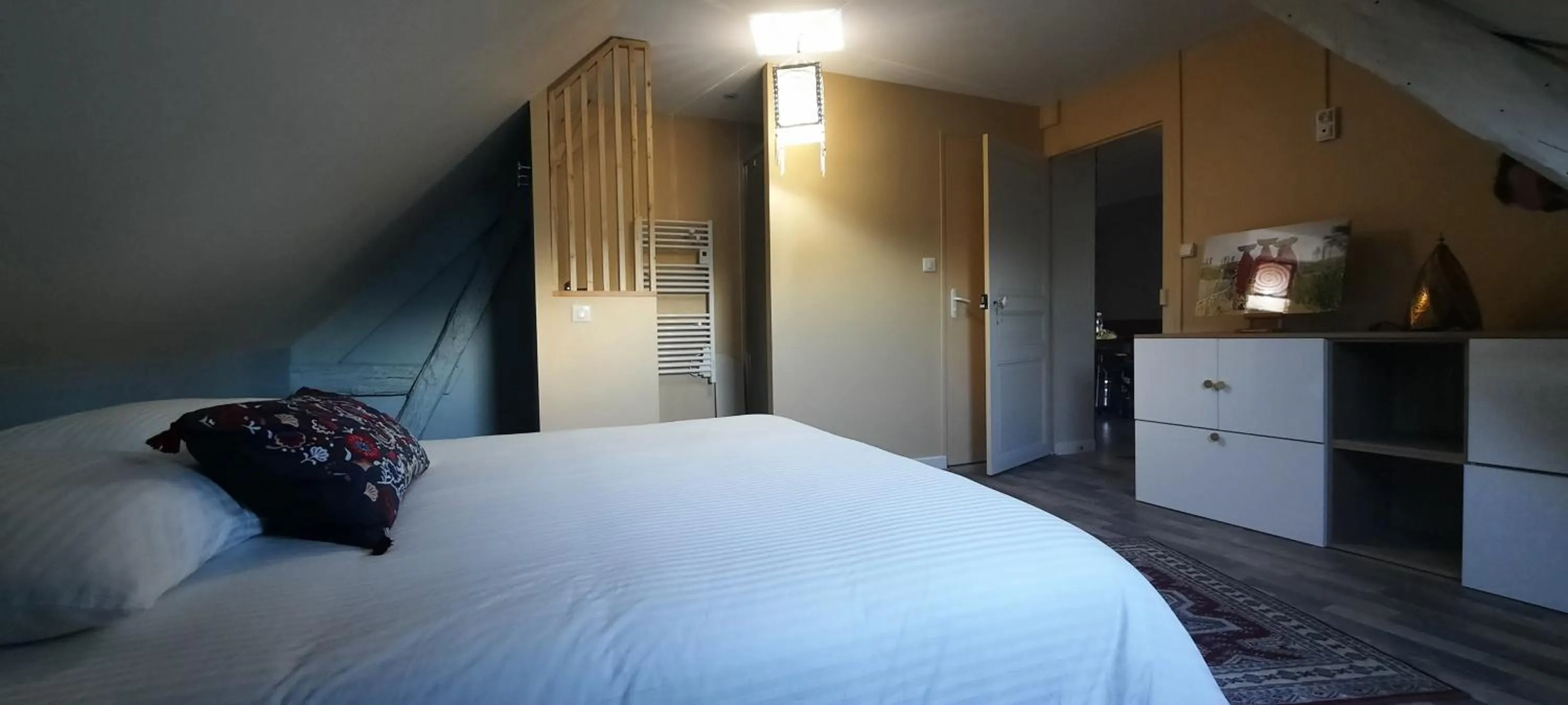 Bed in L'escale des caboteurs chambre d'hôte