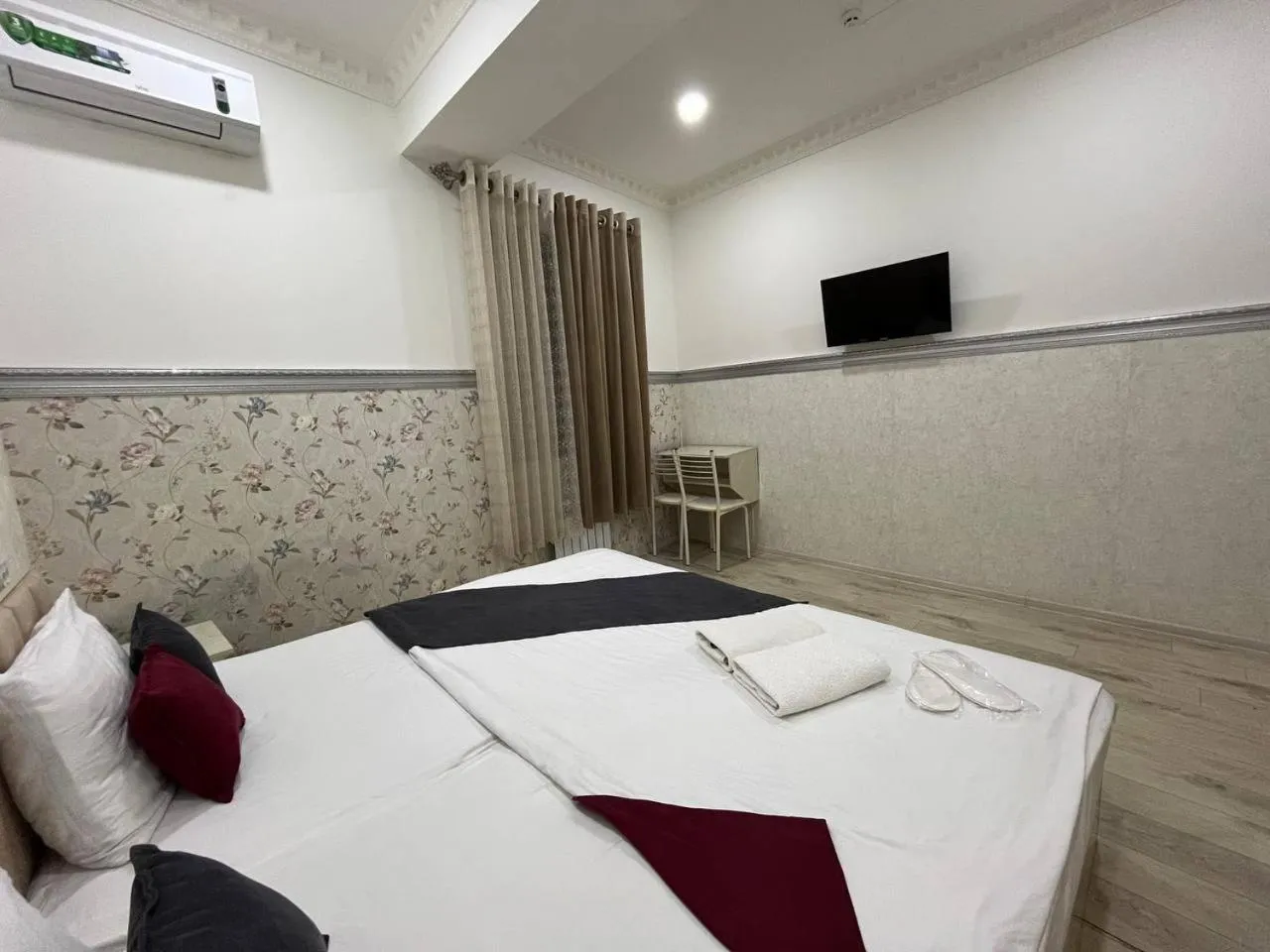 Photo of the whole room in FENIX HOTEL