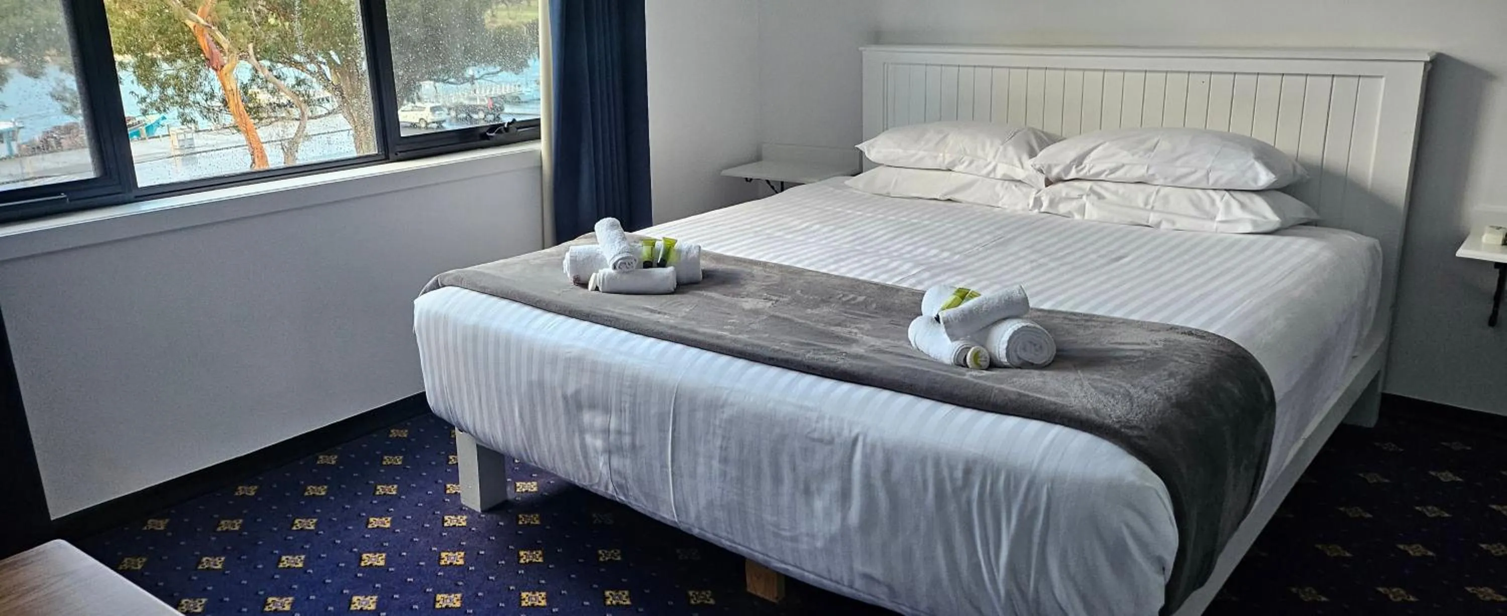 Bed in The Wharf Hotel