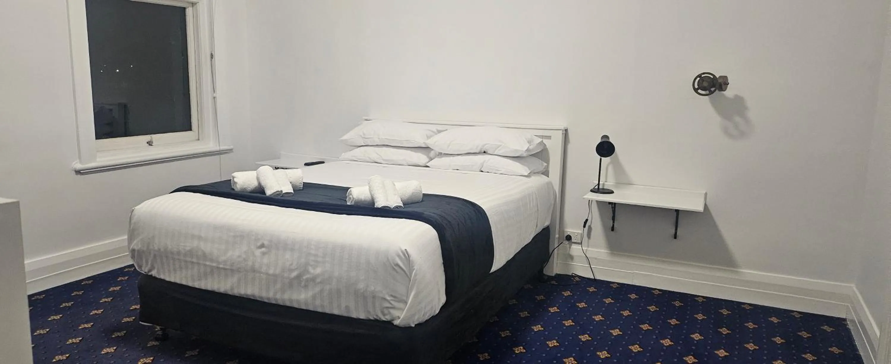 Bed in The Wharf Hotel