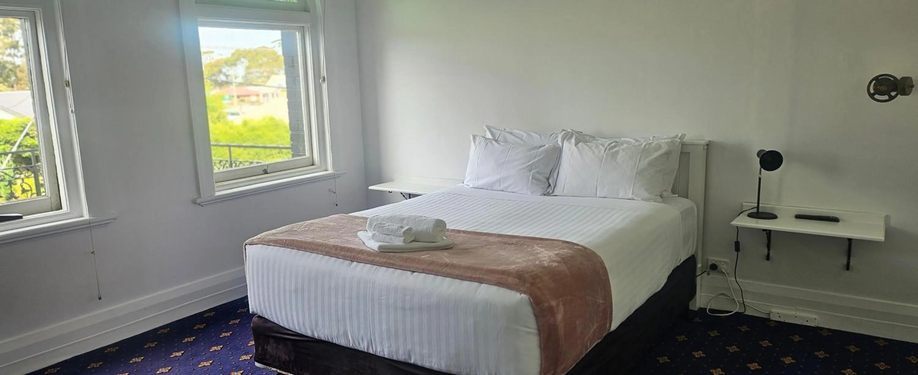 Bed in The Wharf Hotel