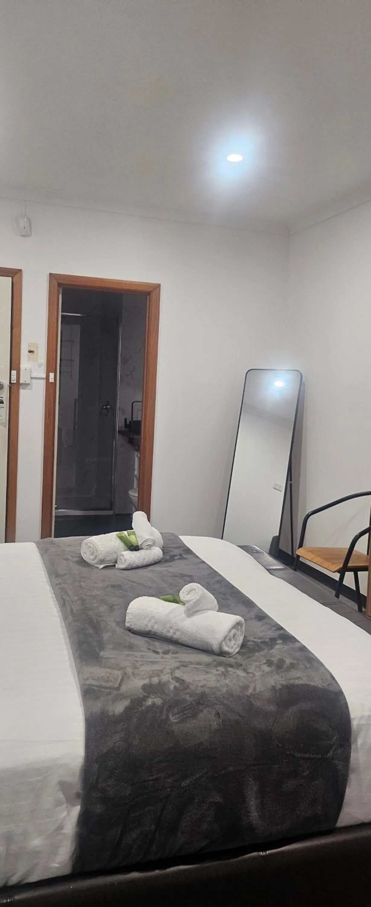 Bed in The Wharf Hotel