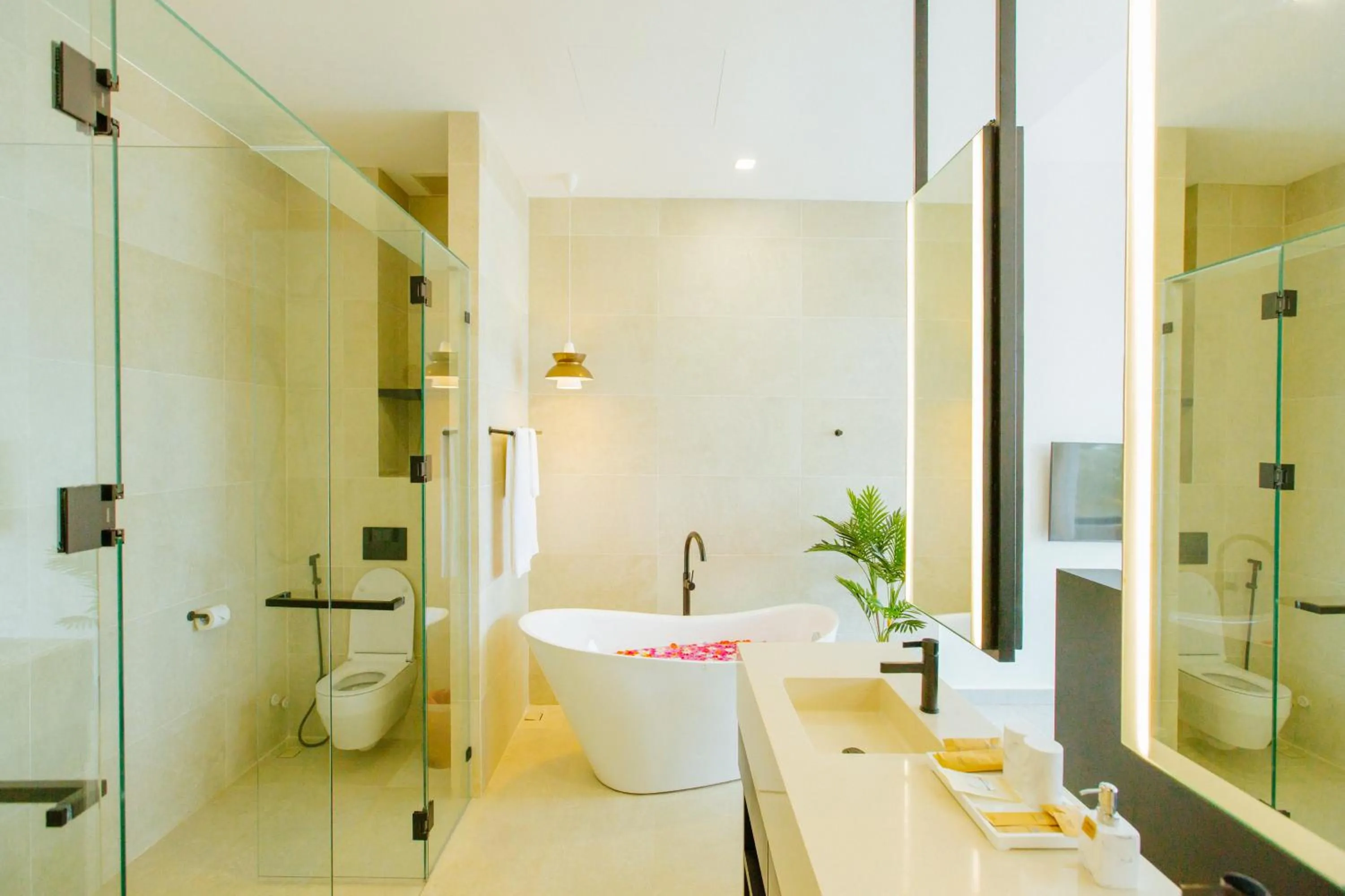Shower in Perolas Villas Resort - Ke Ga Bay