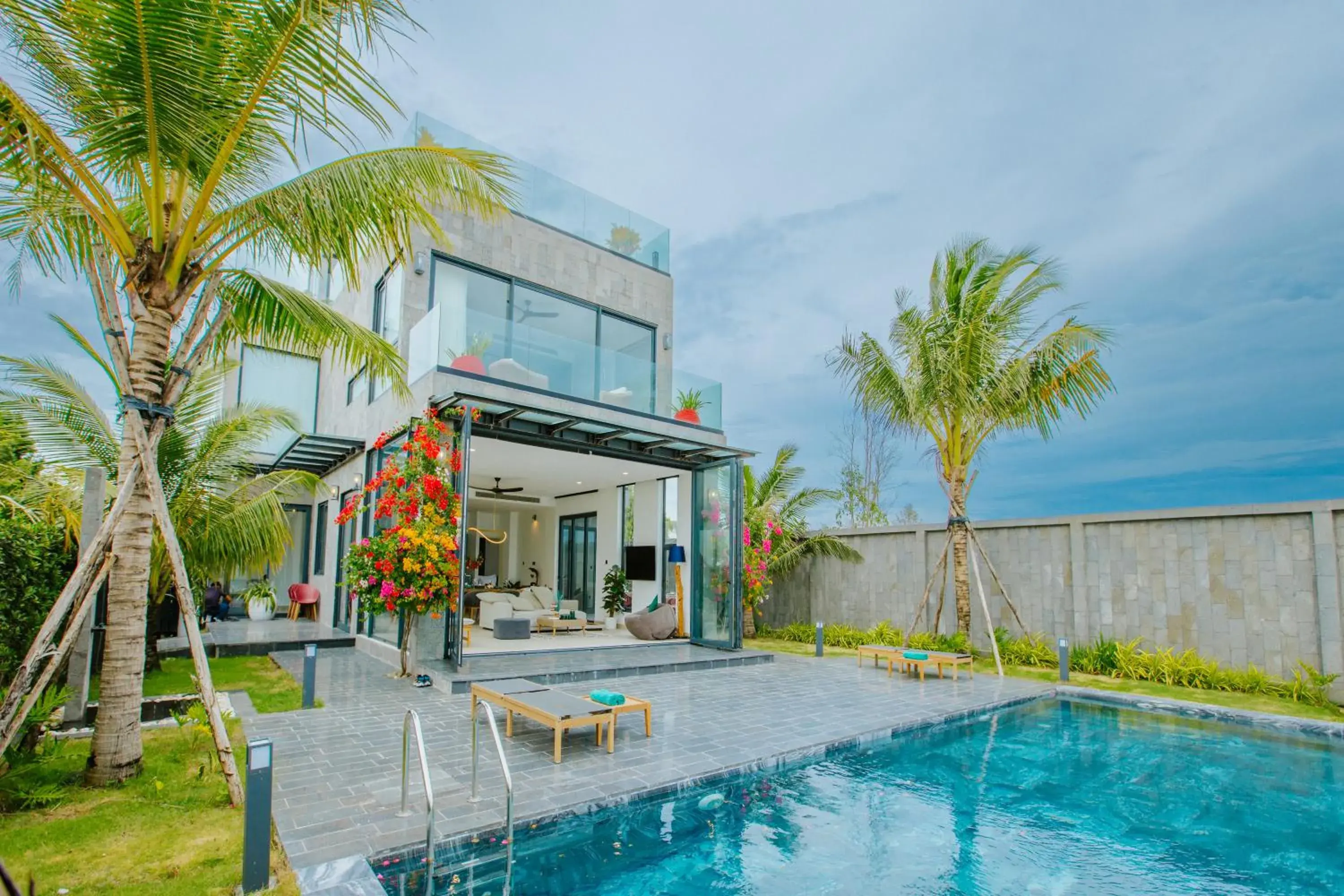 Swimming pool in Perolas Villas Resort - Ke Ga Bay Swimming pool in Perolas Villas Resort - Ke Ga Bay