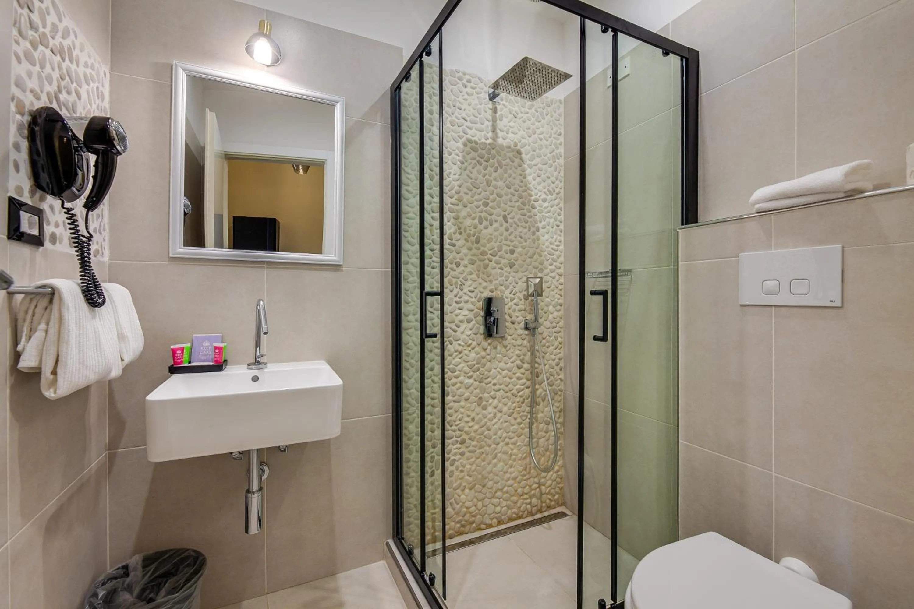 Bathroom in Habitat Monti